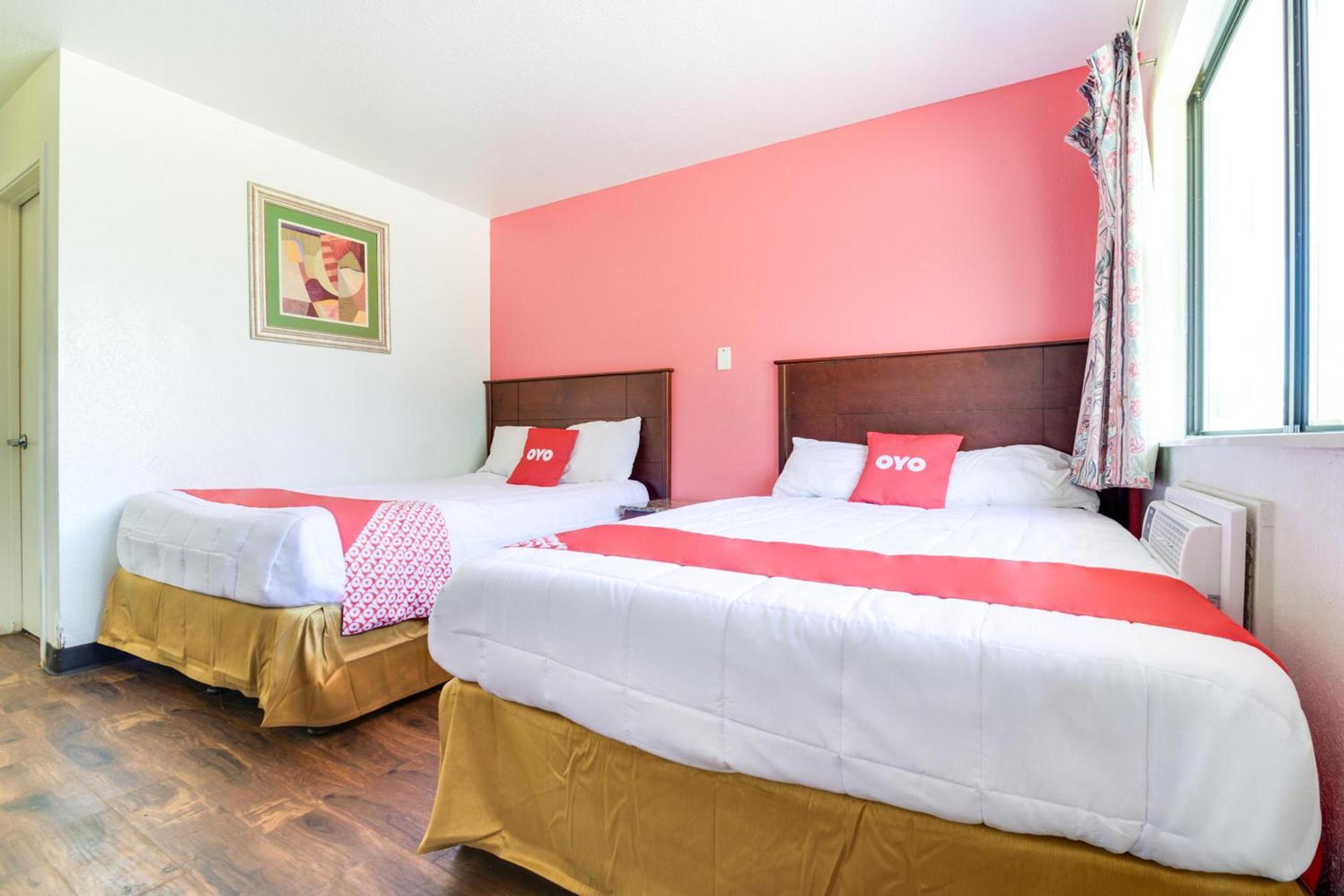 OYO Hotel South Bend - Campus photo 14