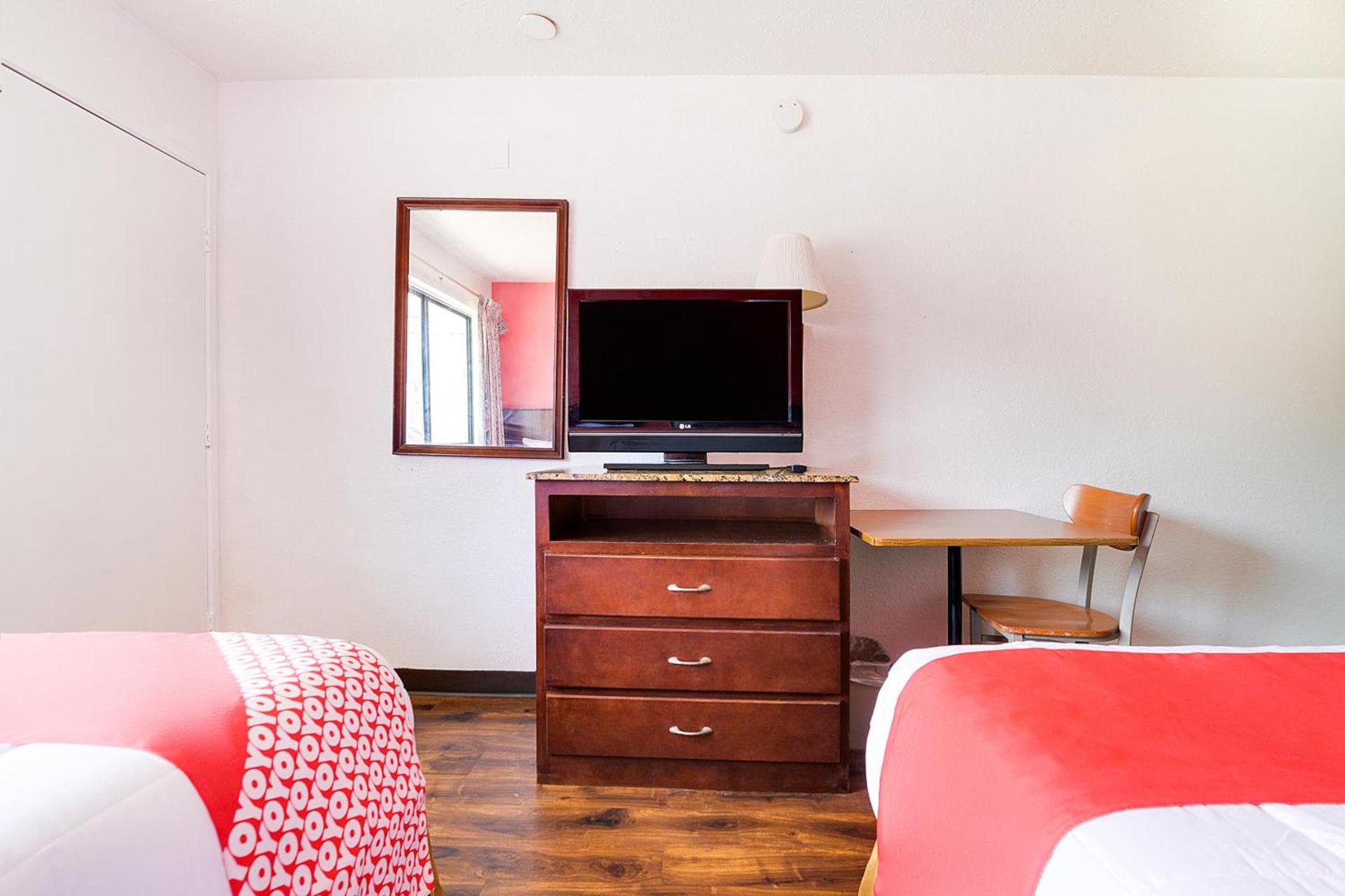 OYO Hotel South Bend - Campus photo 19