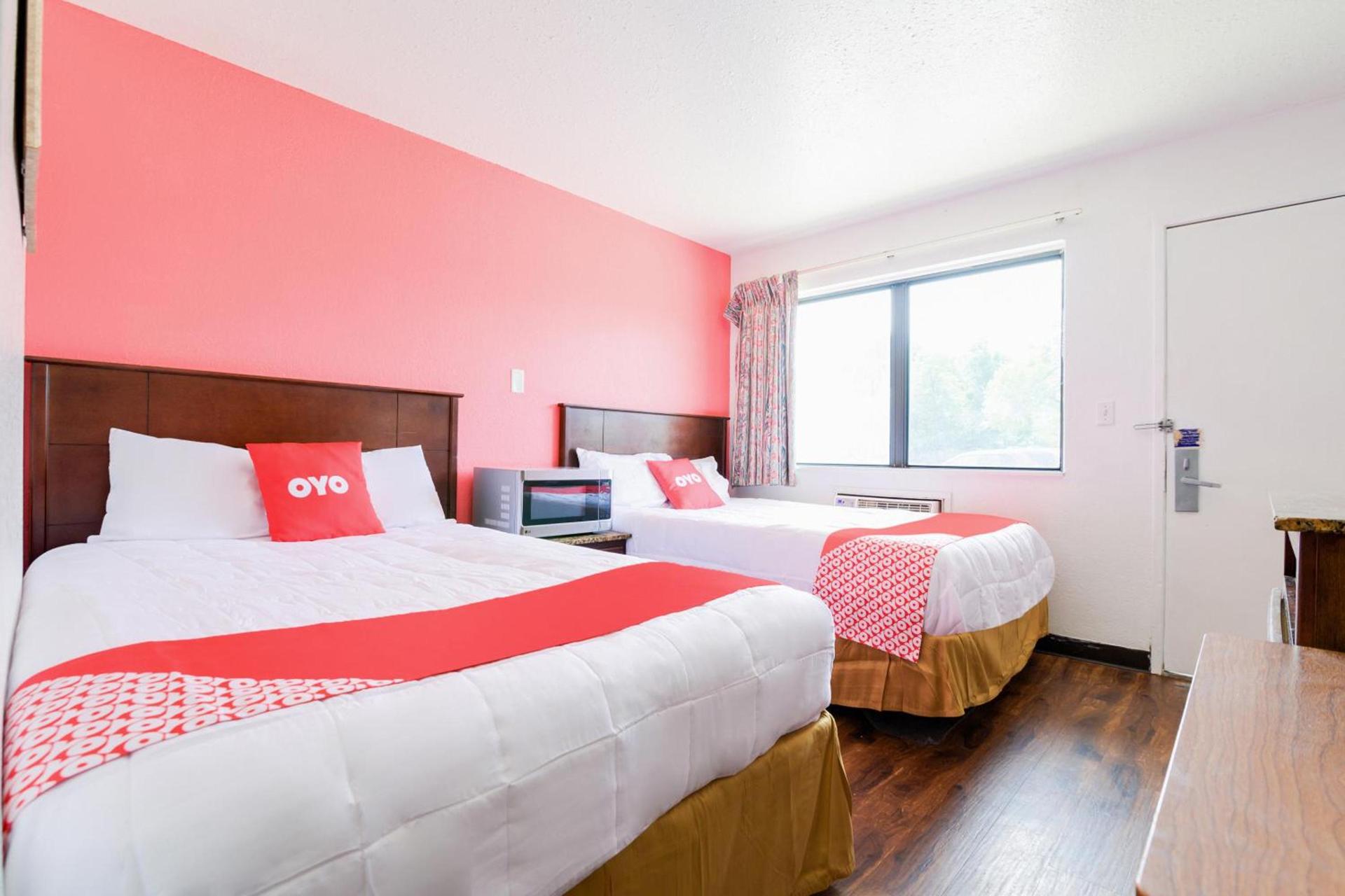 OYO Hotel South Bend - Campus photo 8