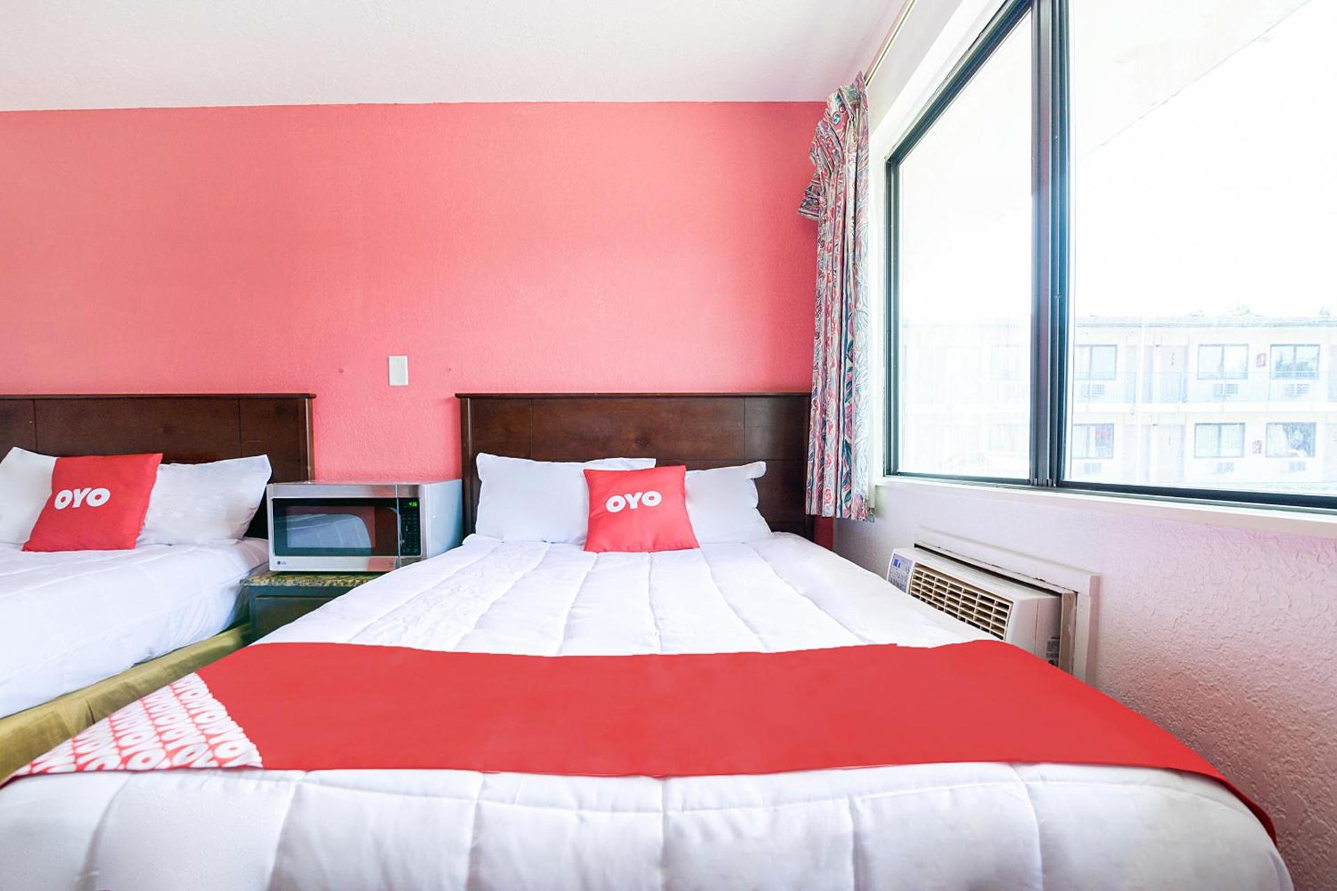 OYO Hotel South Bend - Campus photo 17