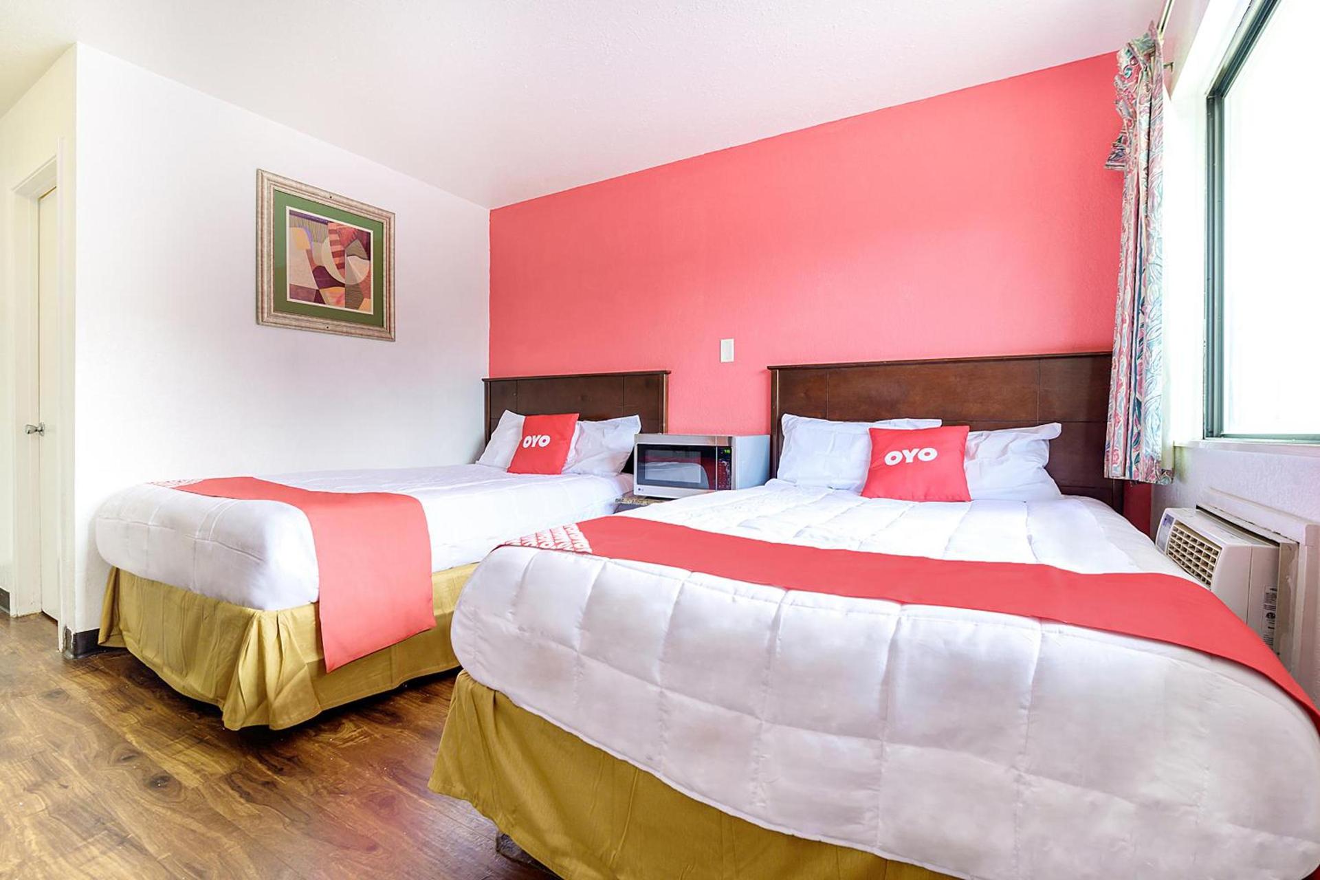 OYO Hotel South Bend - Campus photo 7