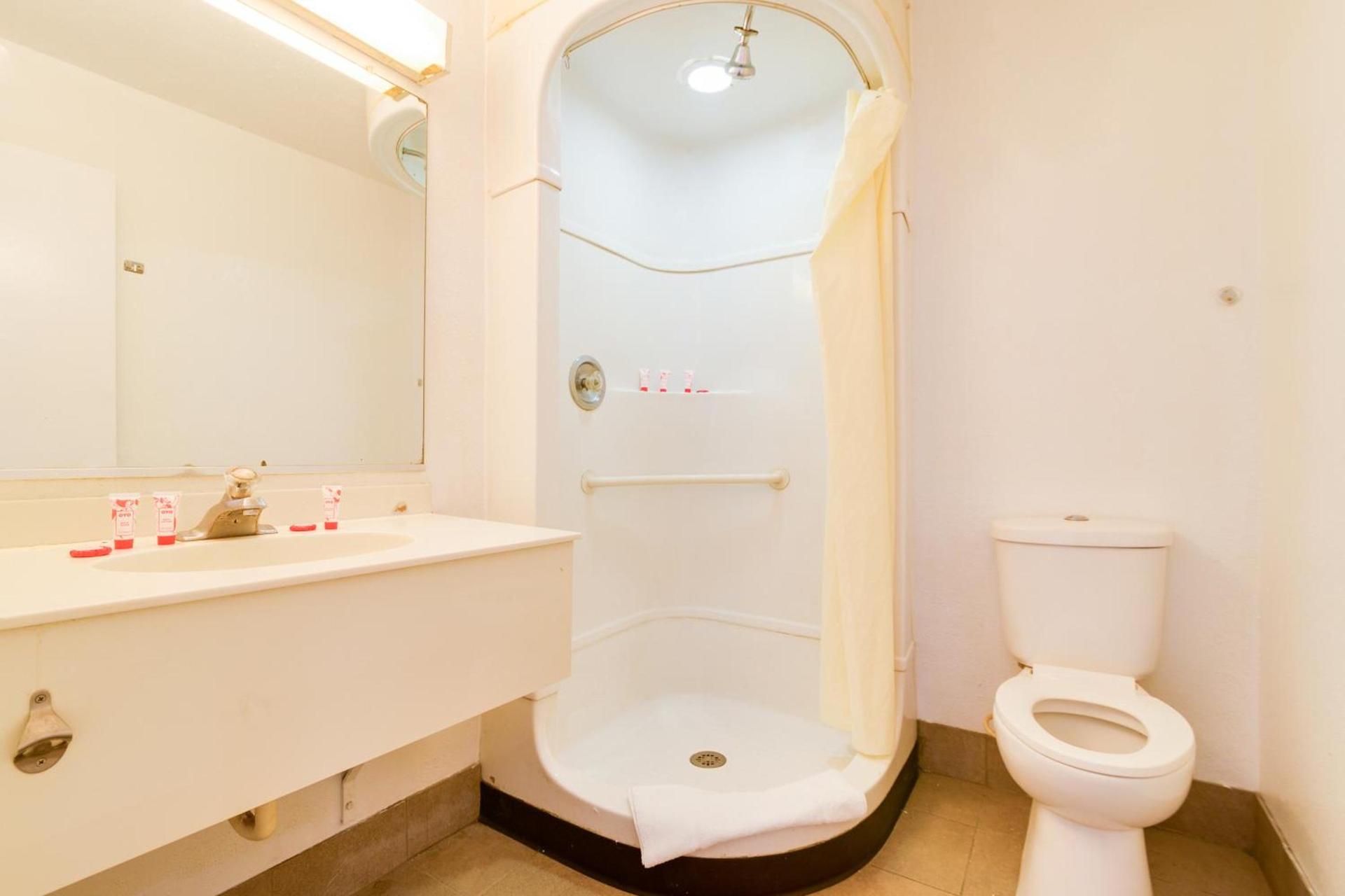 OYO Hotel South Bend - Campus photo 25