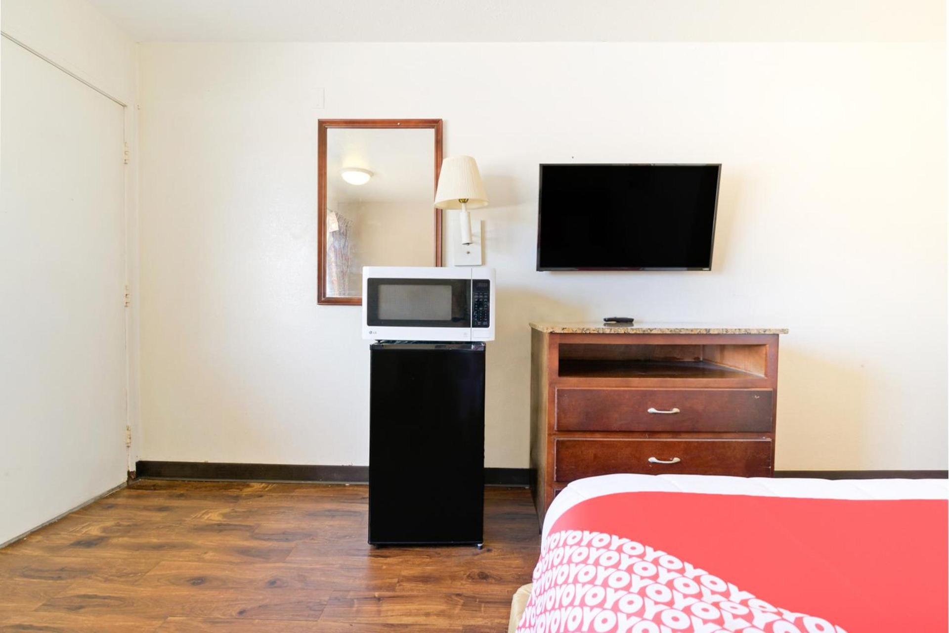 OYO Hotel South Bend - Campus photo 21