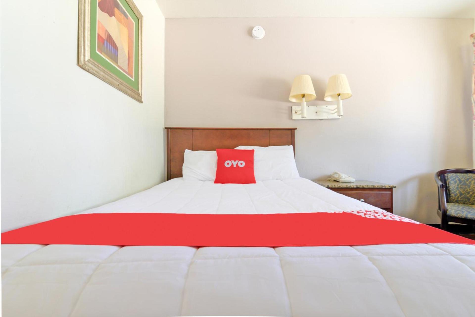 OYO Hotel South Bend - Campus photo 12