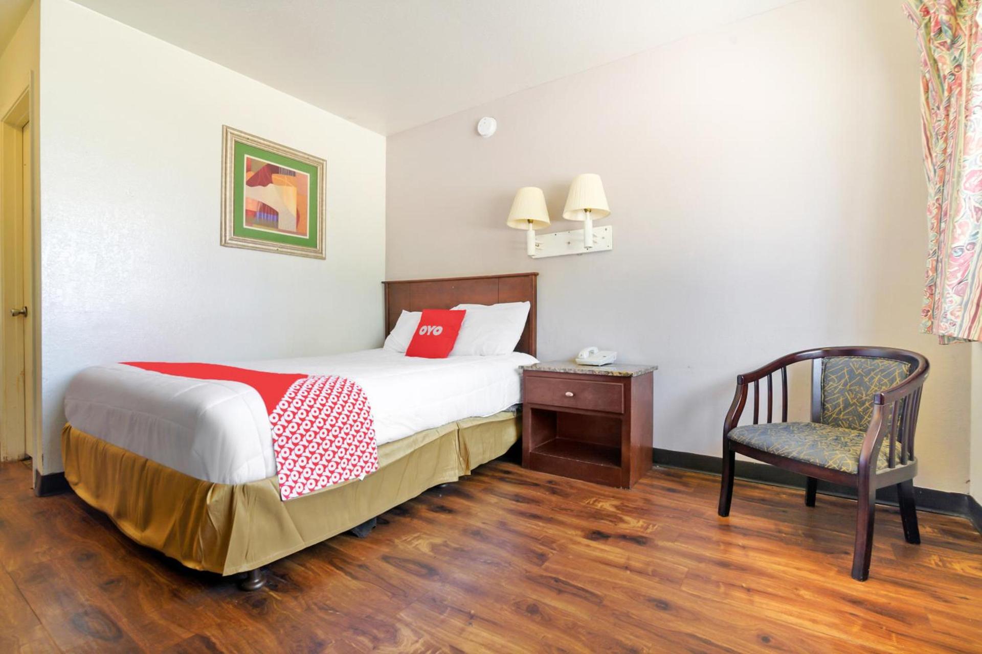 OYO Hotel South Bend - Campus photo 6