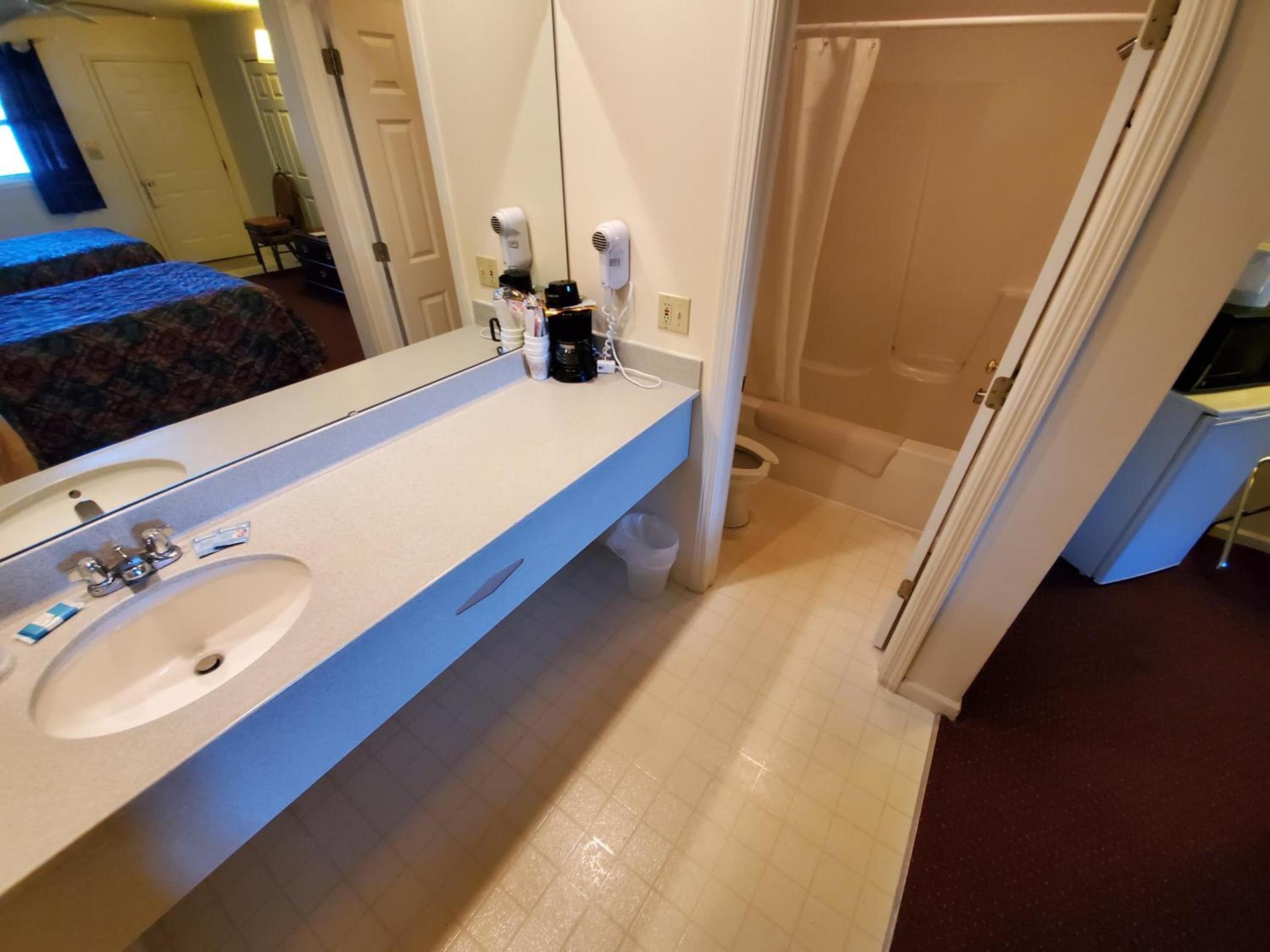 Lake View Motel photo 10