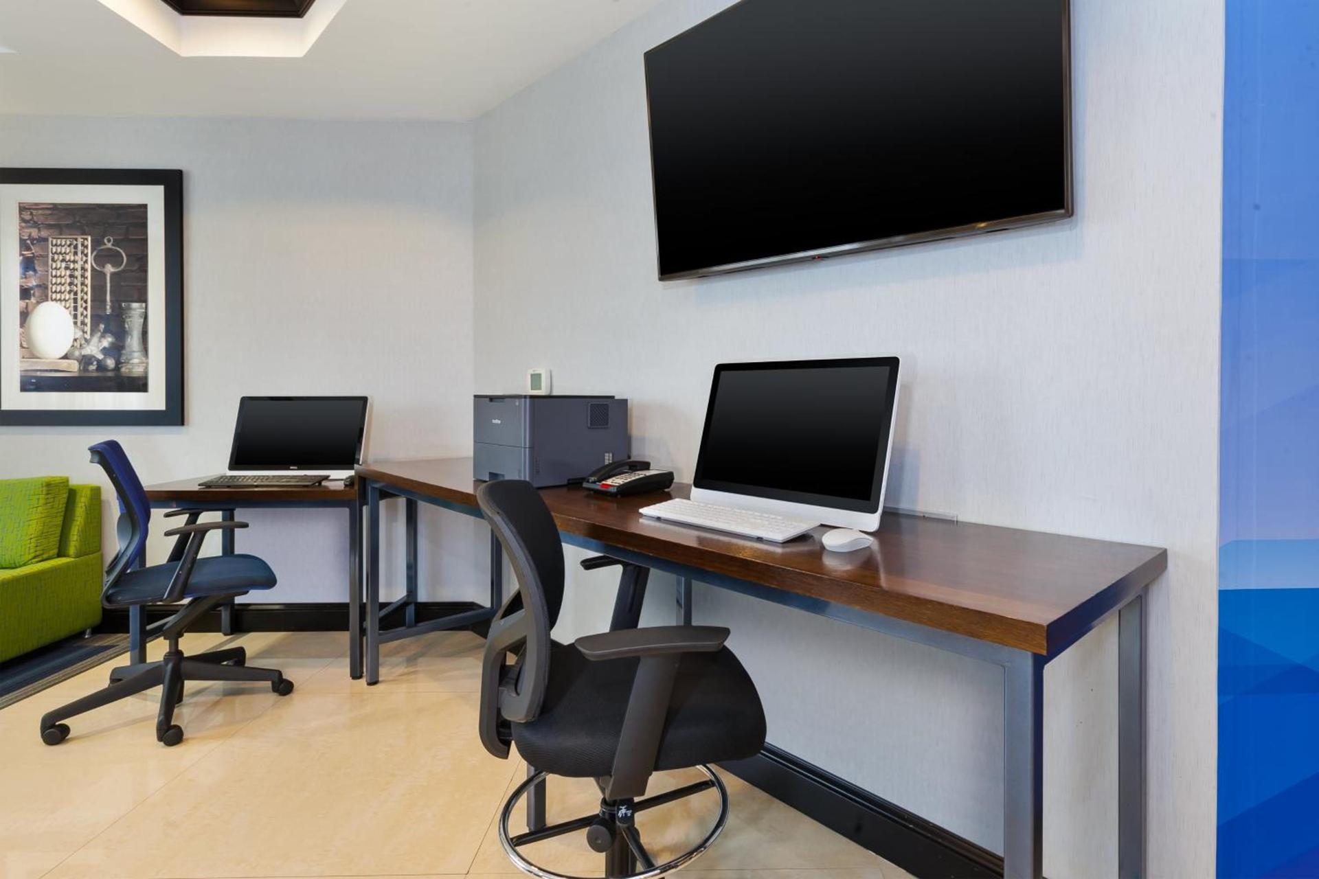 Holiday Inn Express Hotel & Suites Warminster-Horsham by IHG photo 11