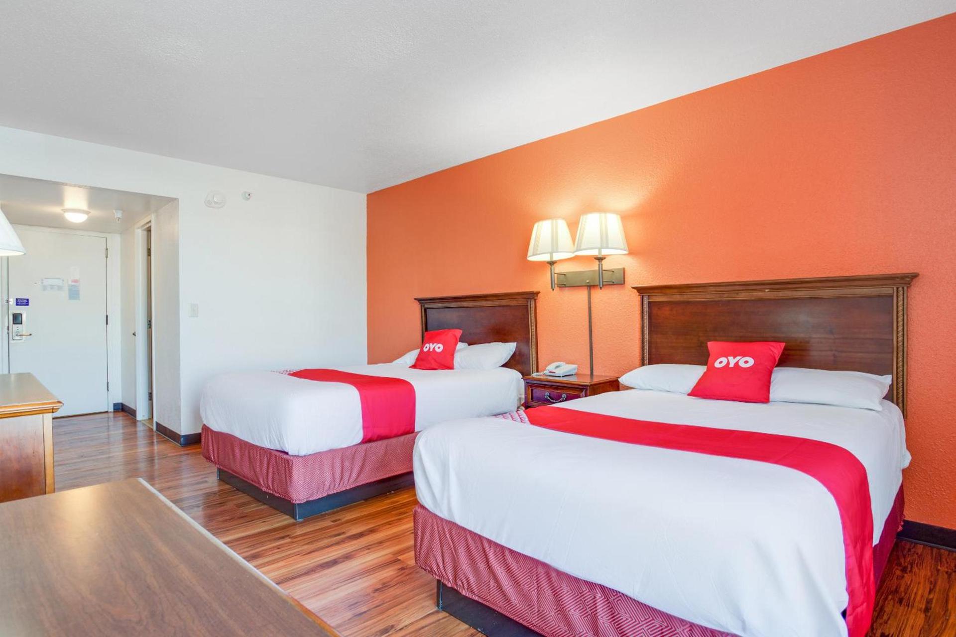 OYO Hotel Mona Lake Muskegon photo 19