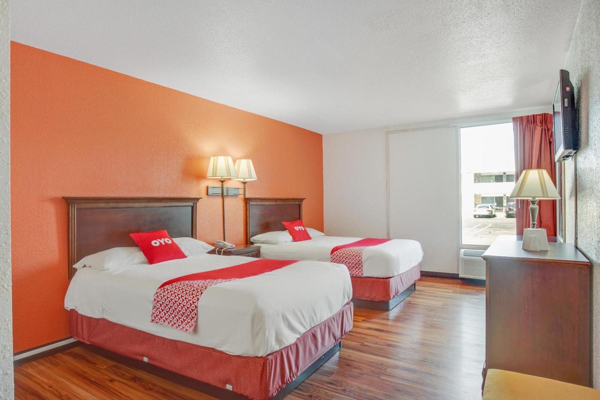 OYO Hotel Mona Lake Muskegon photo 9