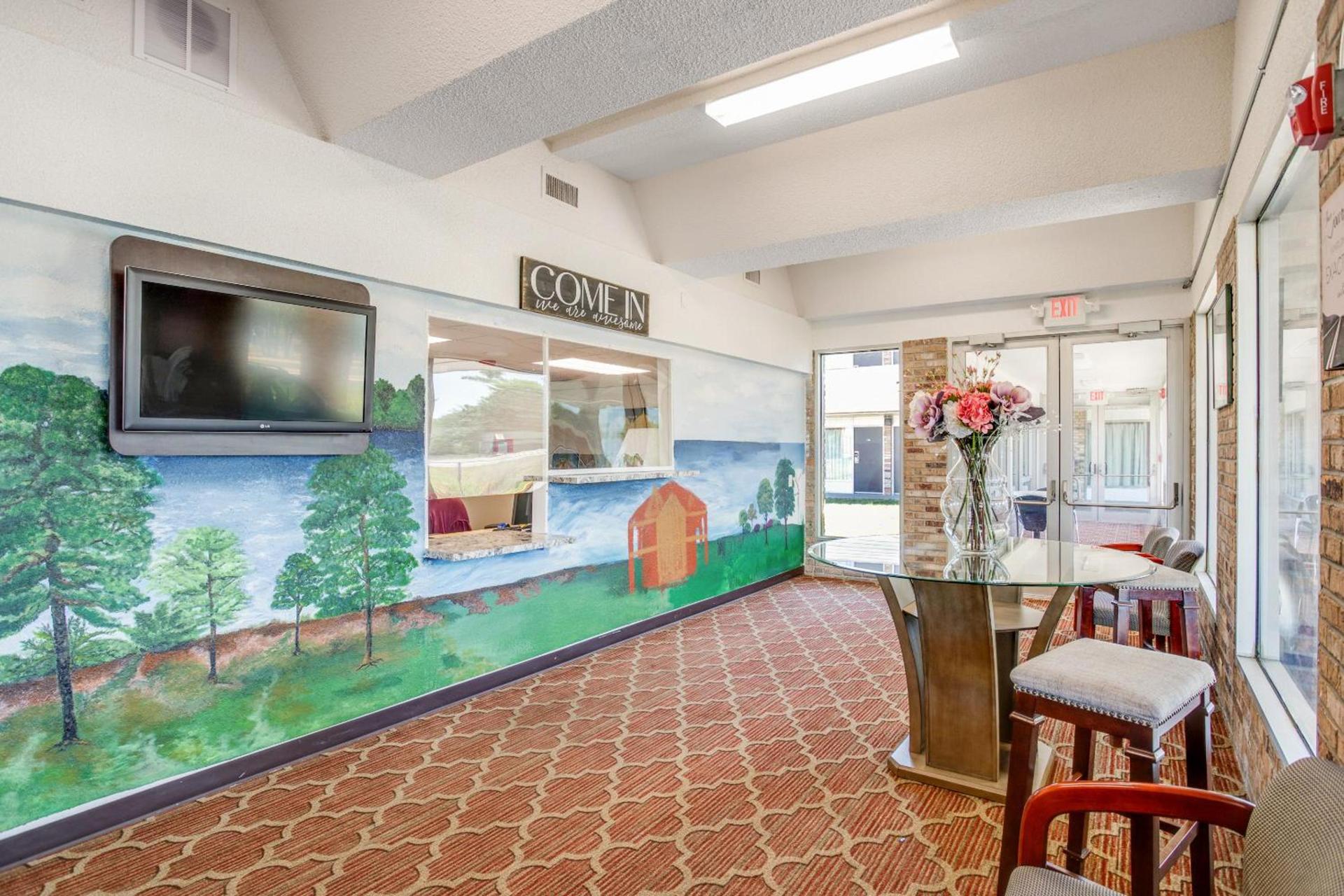 OYO Hotel Mona Lake Muskegon photo 10