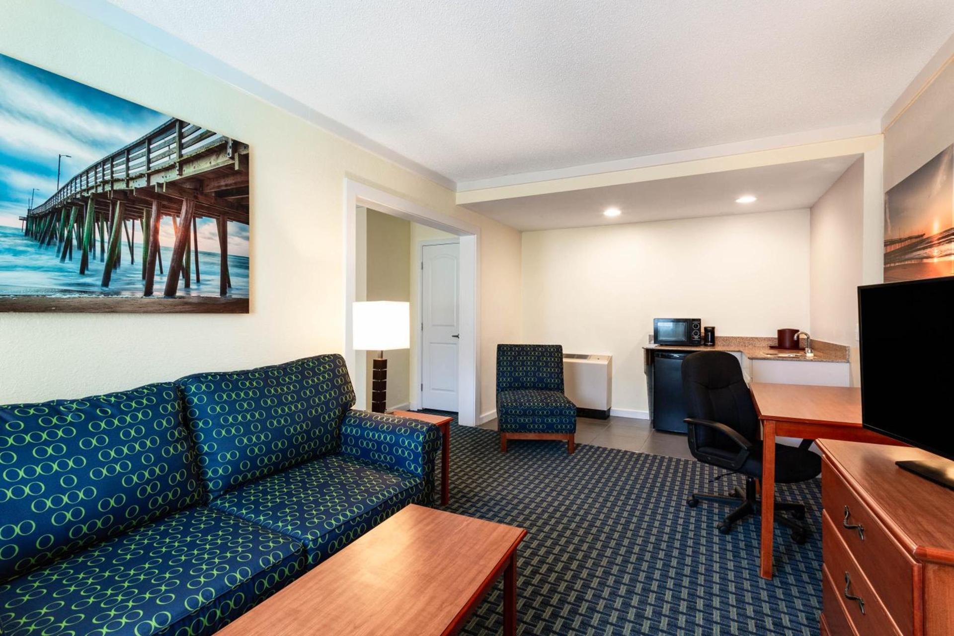 Ramada by Wyndham Virginia Beach photo 9