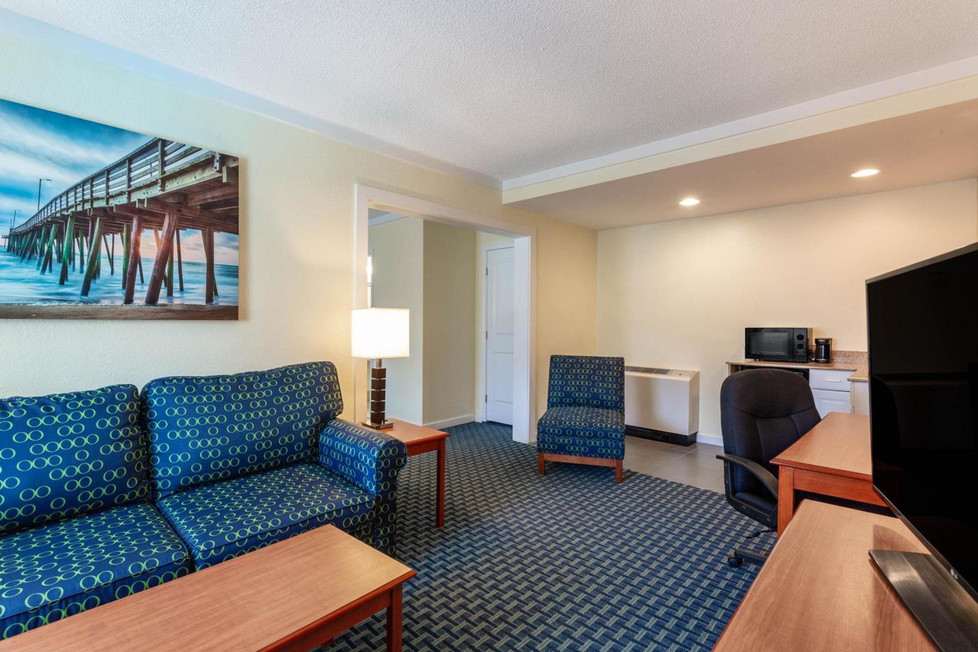 Ramada by Wyndham Virginia Beach photo 8