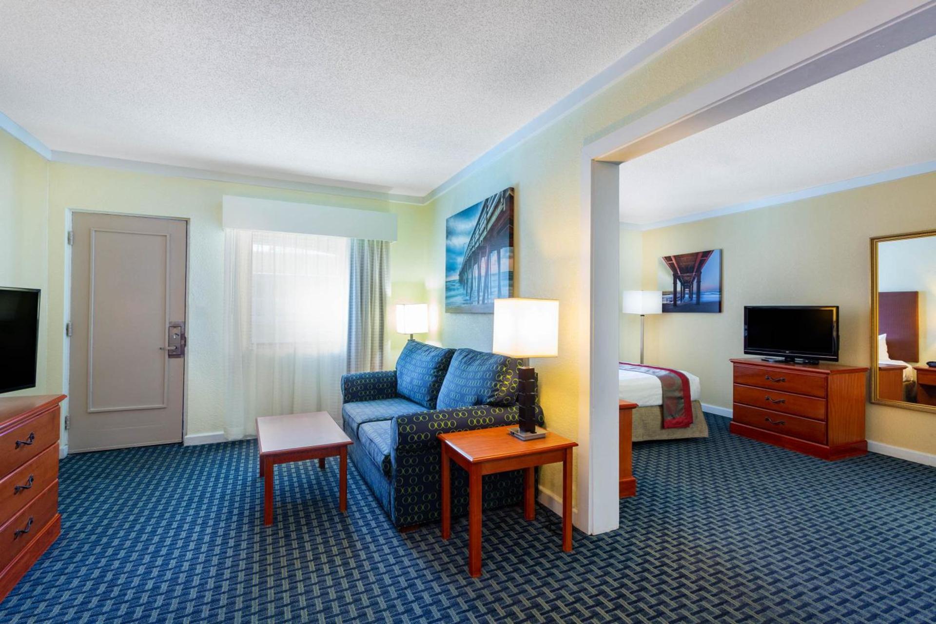 Ramada by Wyndham Virginia Beach photo 7