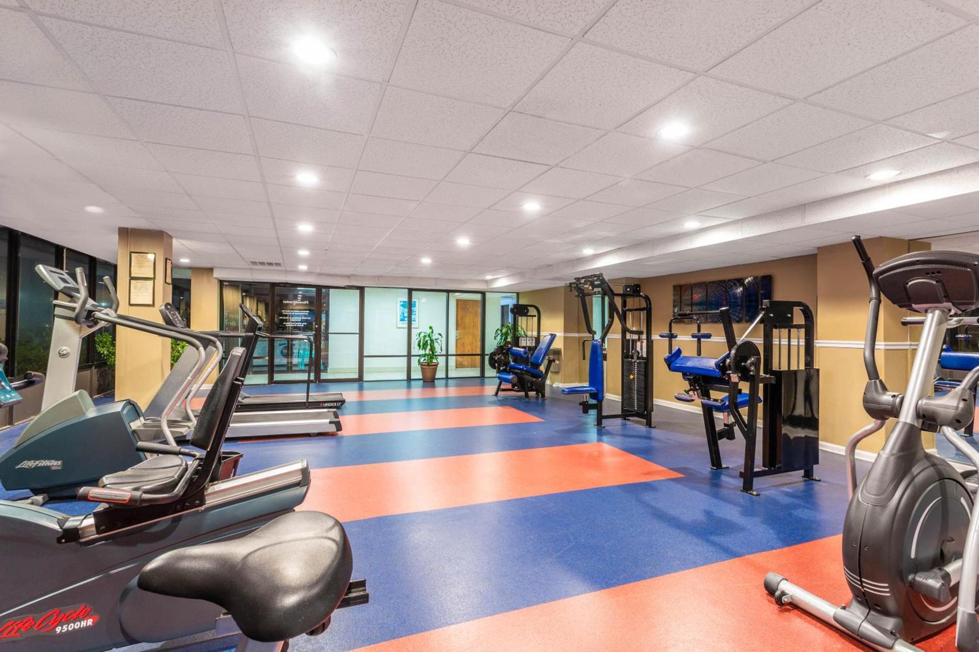 Ramada Plaza by Wyndham Virginia Beach Oceanfront photo 5