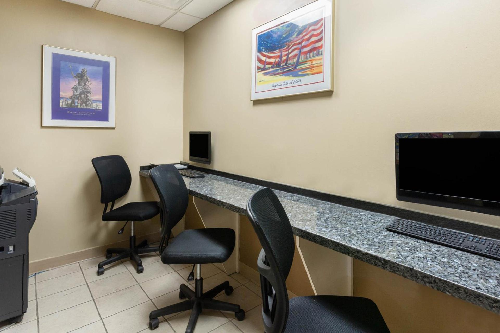 Ramada Plaza by Wyndham Virginia Beach Oceanfront photo 15