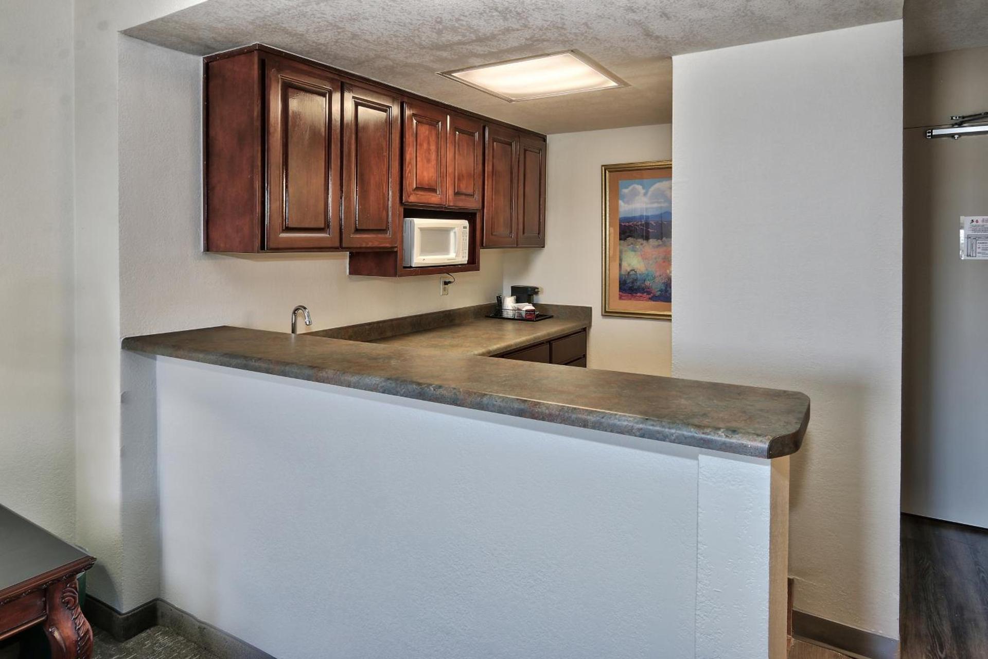 Ramada by Wyndham Albuquerque Midtown photo 3