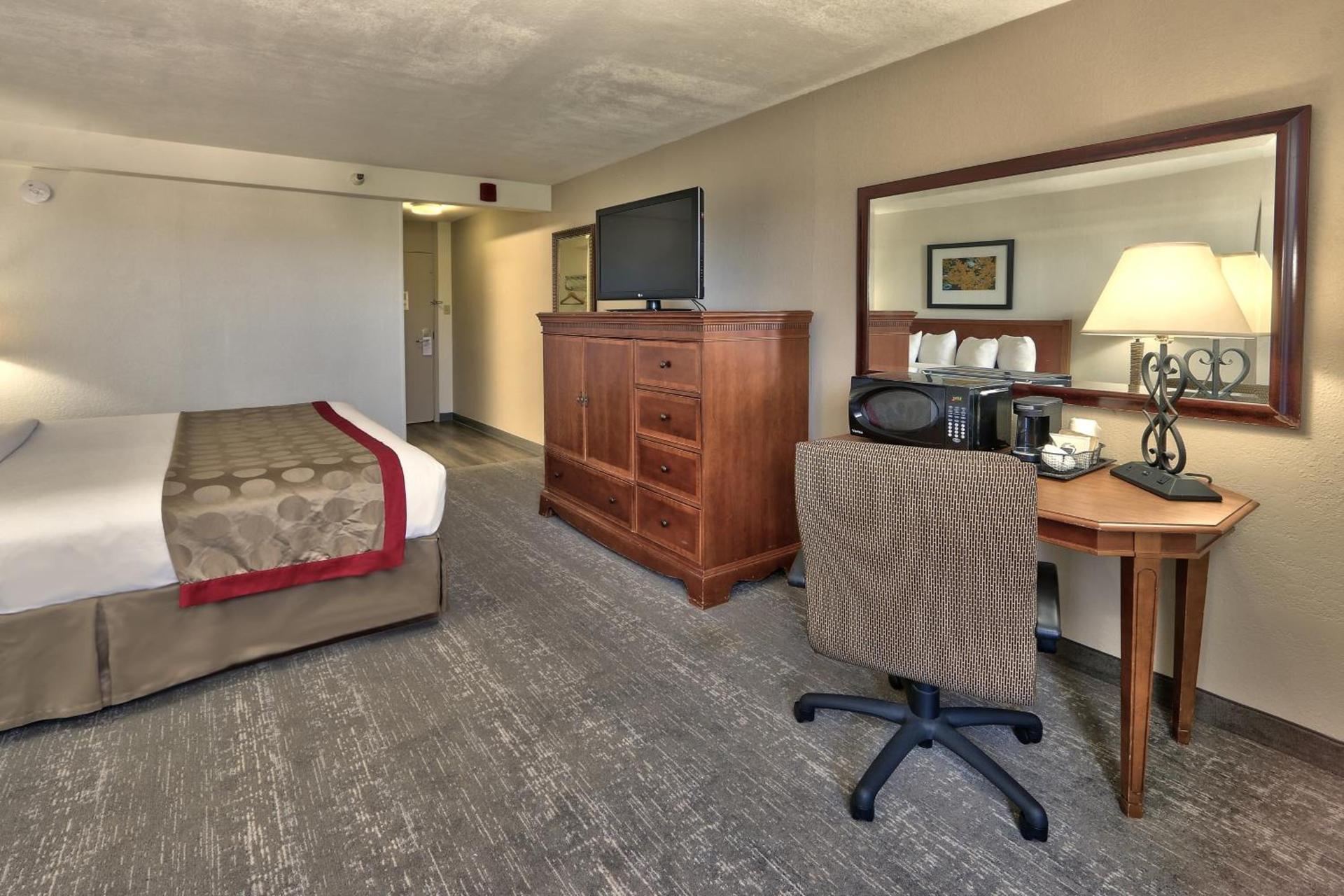 Ramada by Wyndham Albuquerque Midtown photo 11