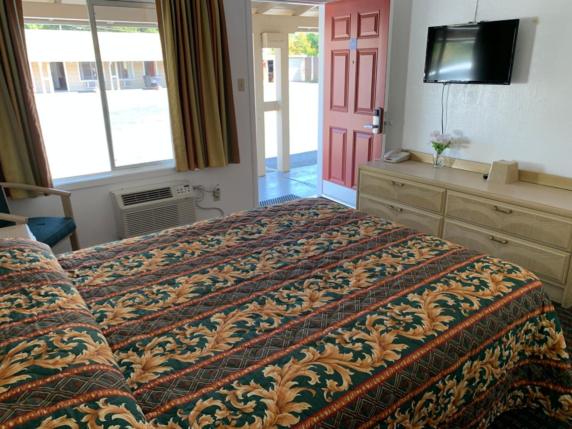 Lark Motel Willits photo 8