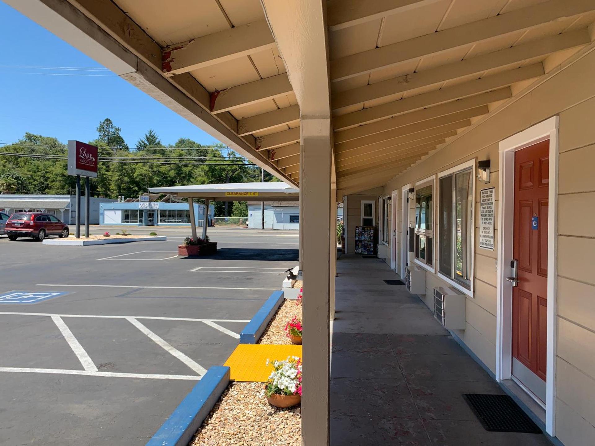 Lark Motel Willits photo 11