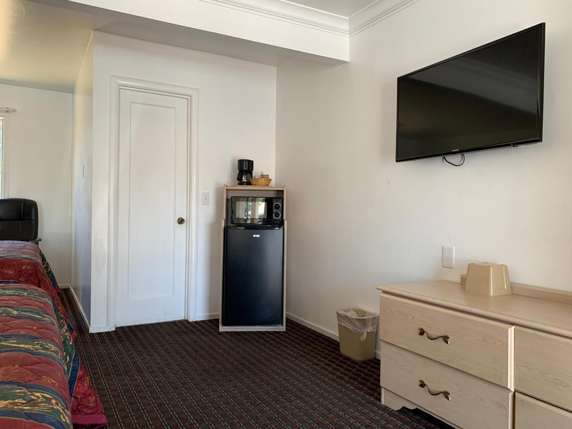 Lark Motel Willits photo 3