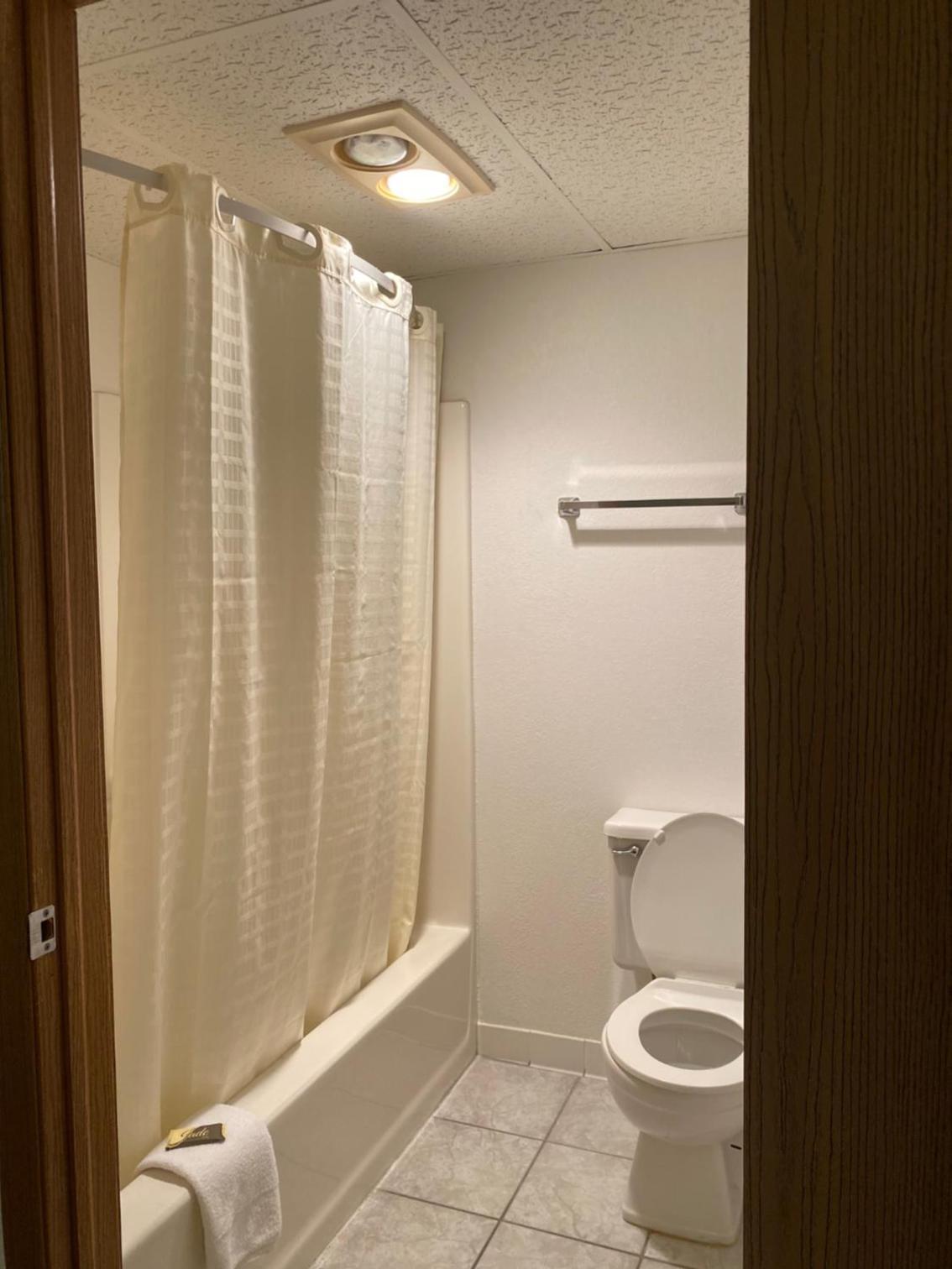 Americas Best Value Inn Champaign photo 51