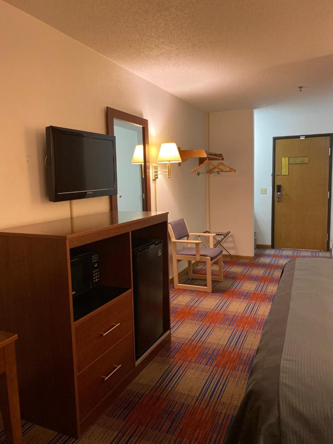 Americas Best Value Inn Champaign photo 50