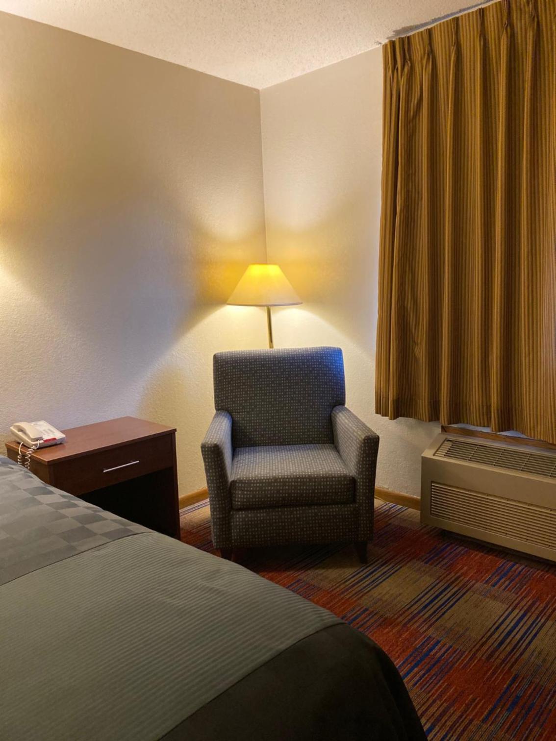 Americas Best Value Inn Champaign photo 49