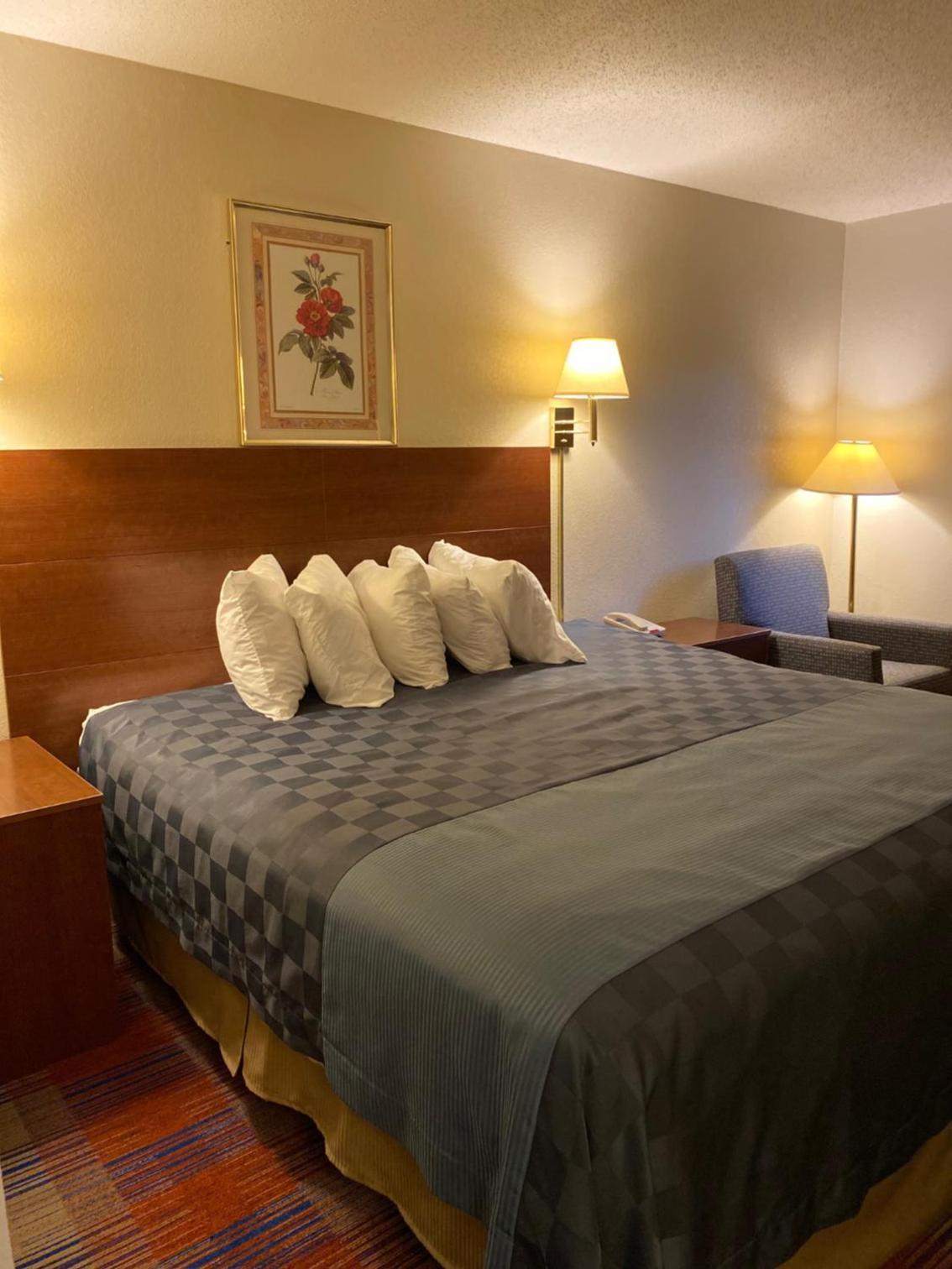Americas Best Value Inn Champaign photo 44
