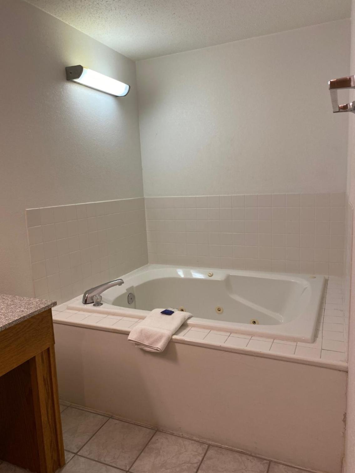 Americas Best Value Inn Champaign photo 45