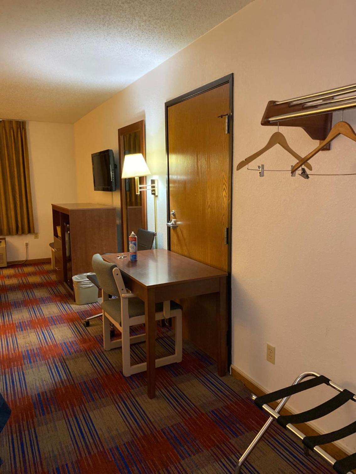 Americas Best Value Inn Champaign photo 34
