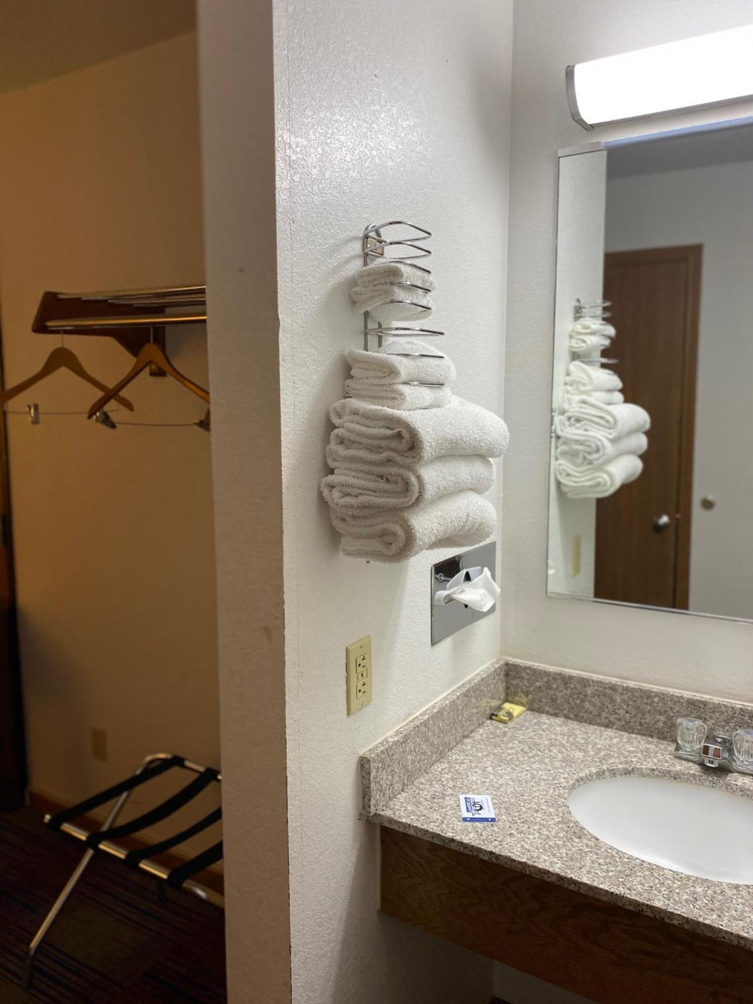 Americas Best Value Inn Champaign photo 33