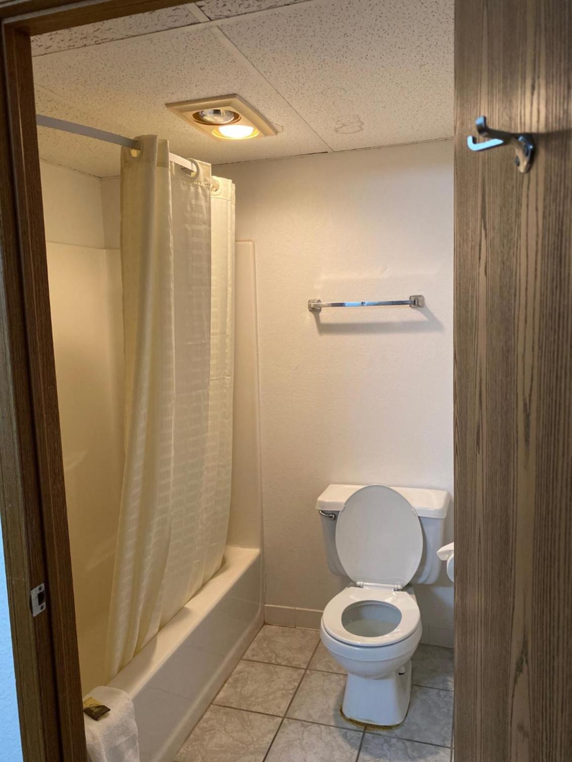 Americas Best Value Inn Champaign photo 32