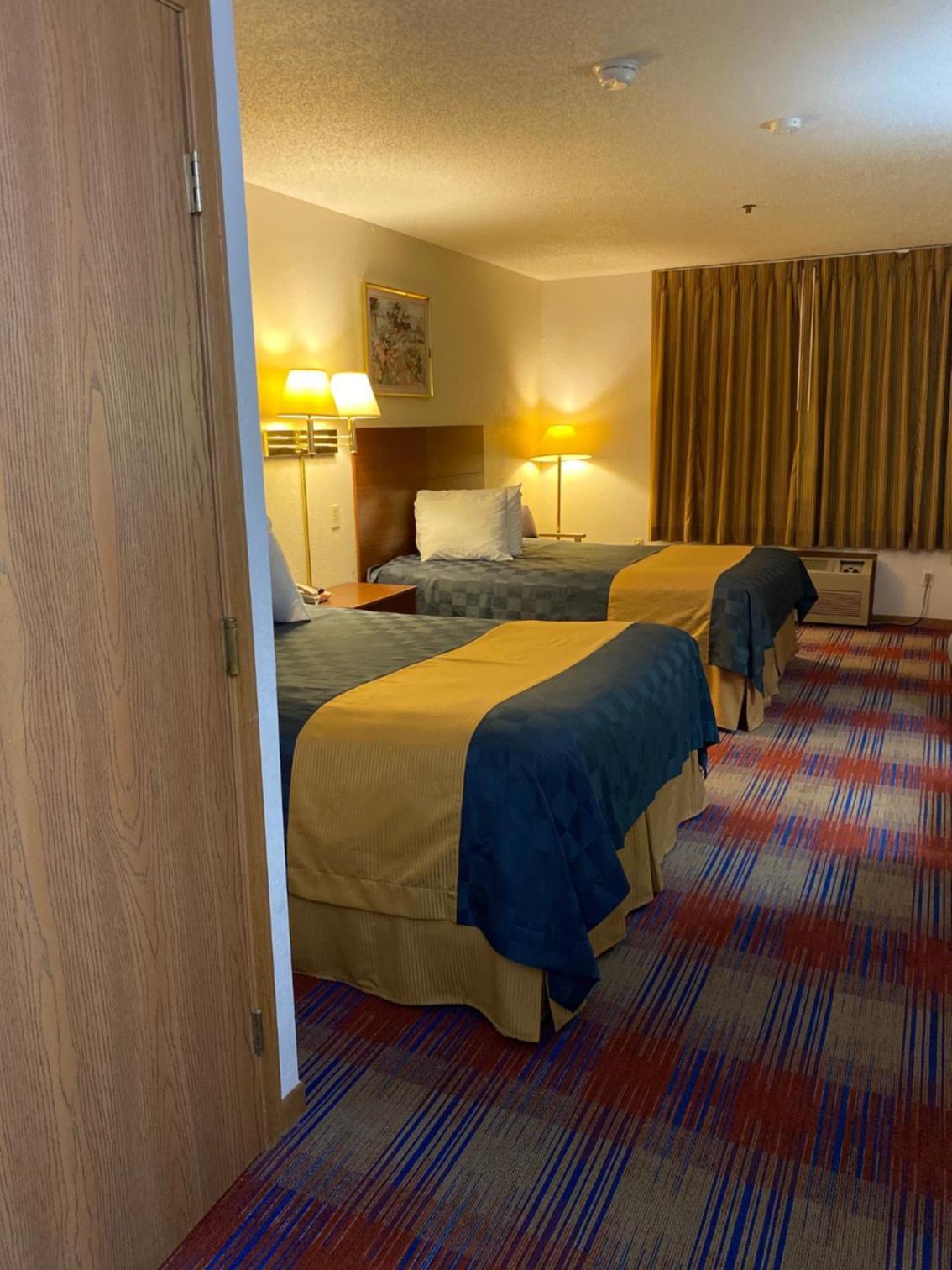 Americas Best Value Inn Champaign photo 31