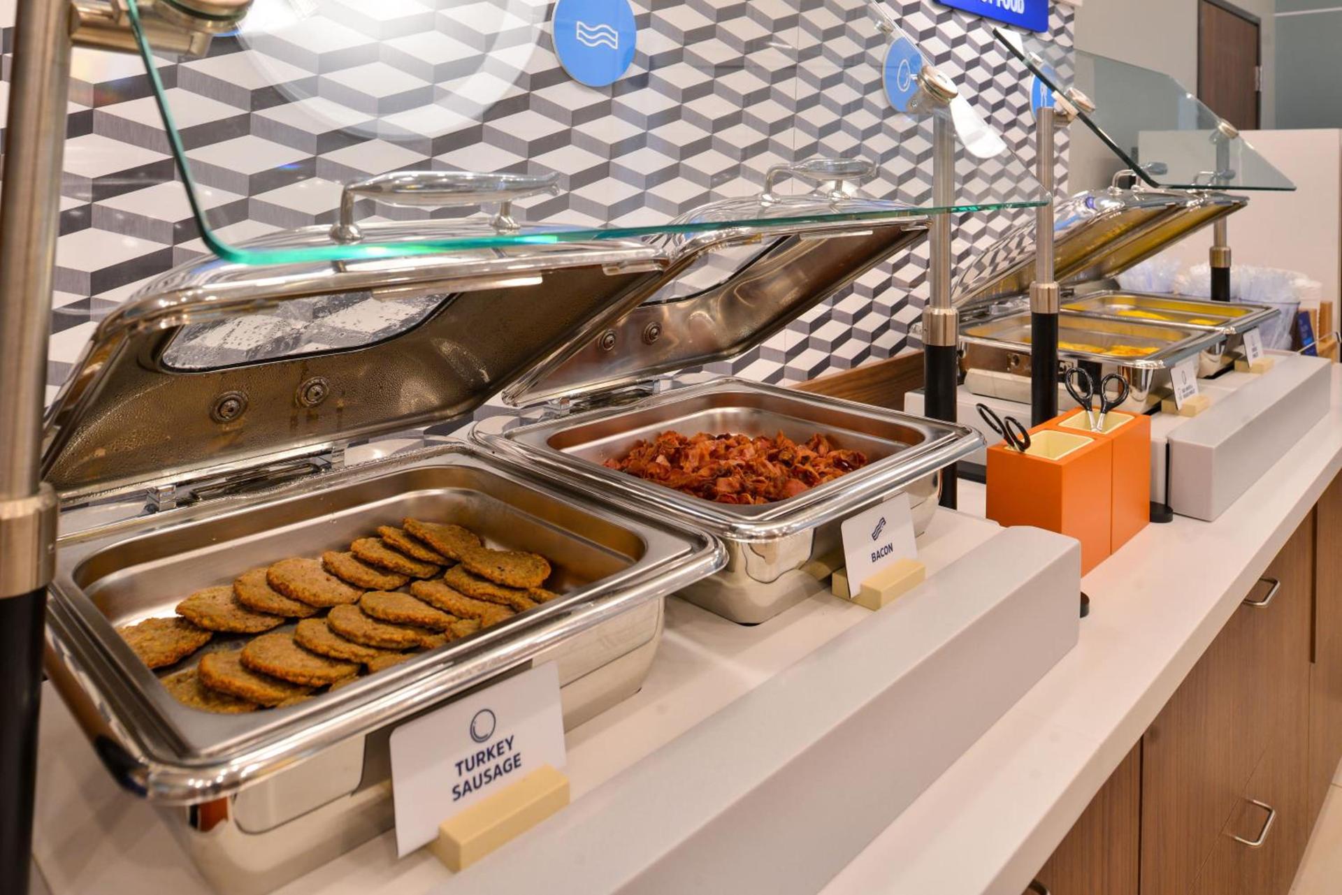 Holiday Inn Express & Suites - Olathe North by IHG photo 13