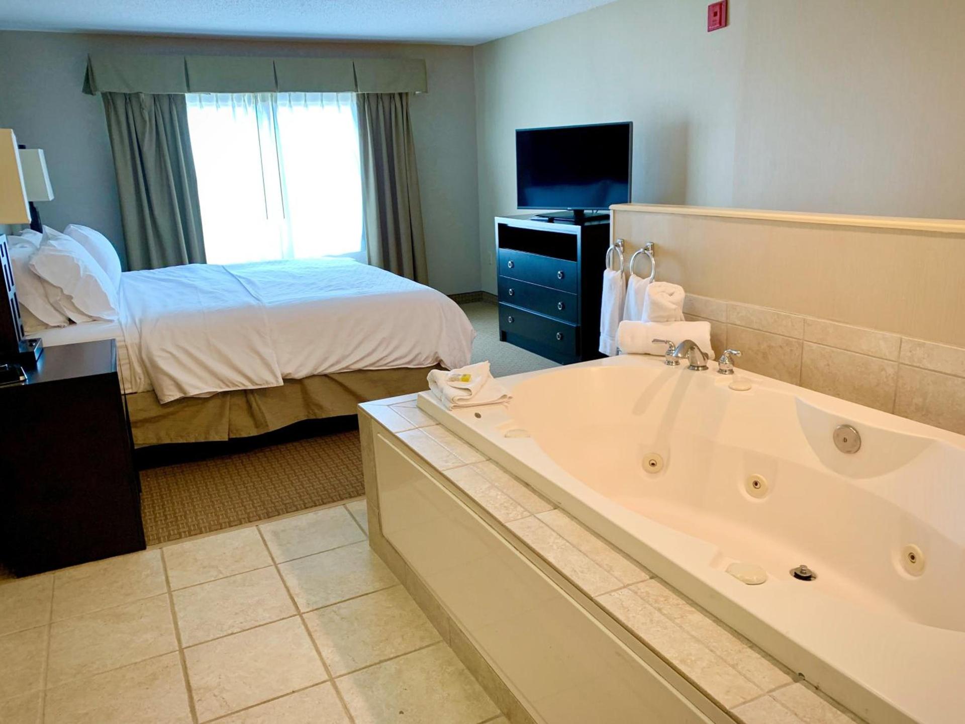 Holiday Inn Express & Suites - Olathe North by IHG photo 39