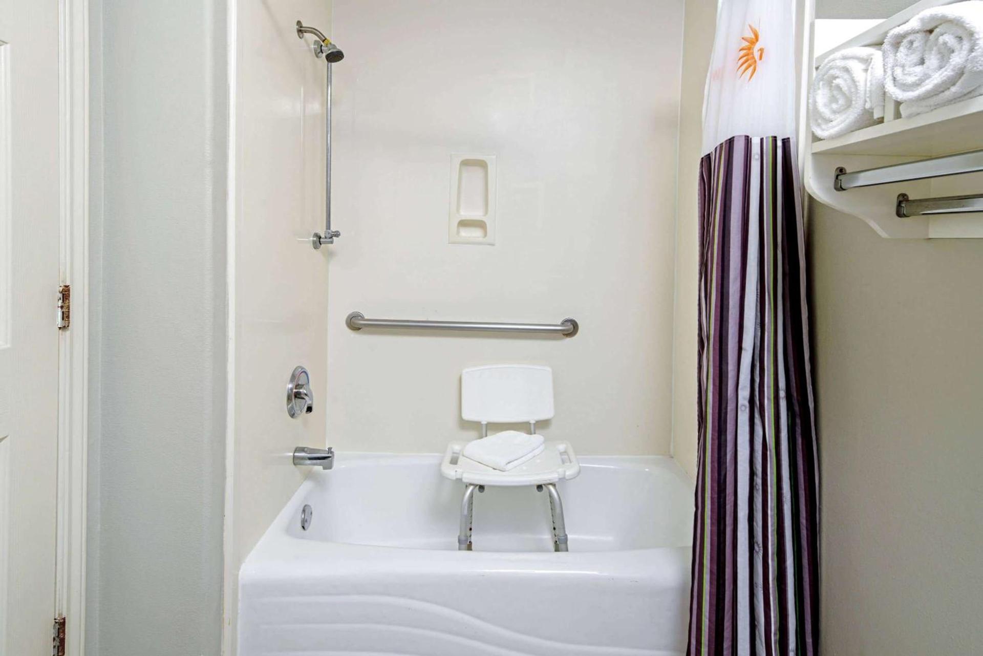 La Quinta by Wyndham Brownsville North photo 37