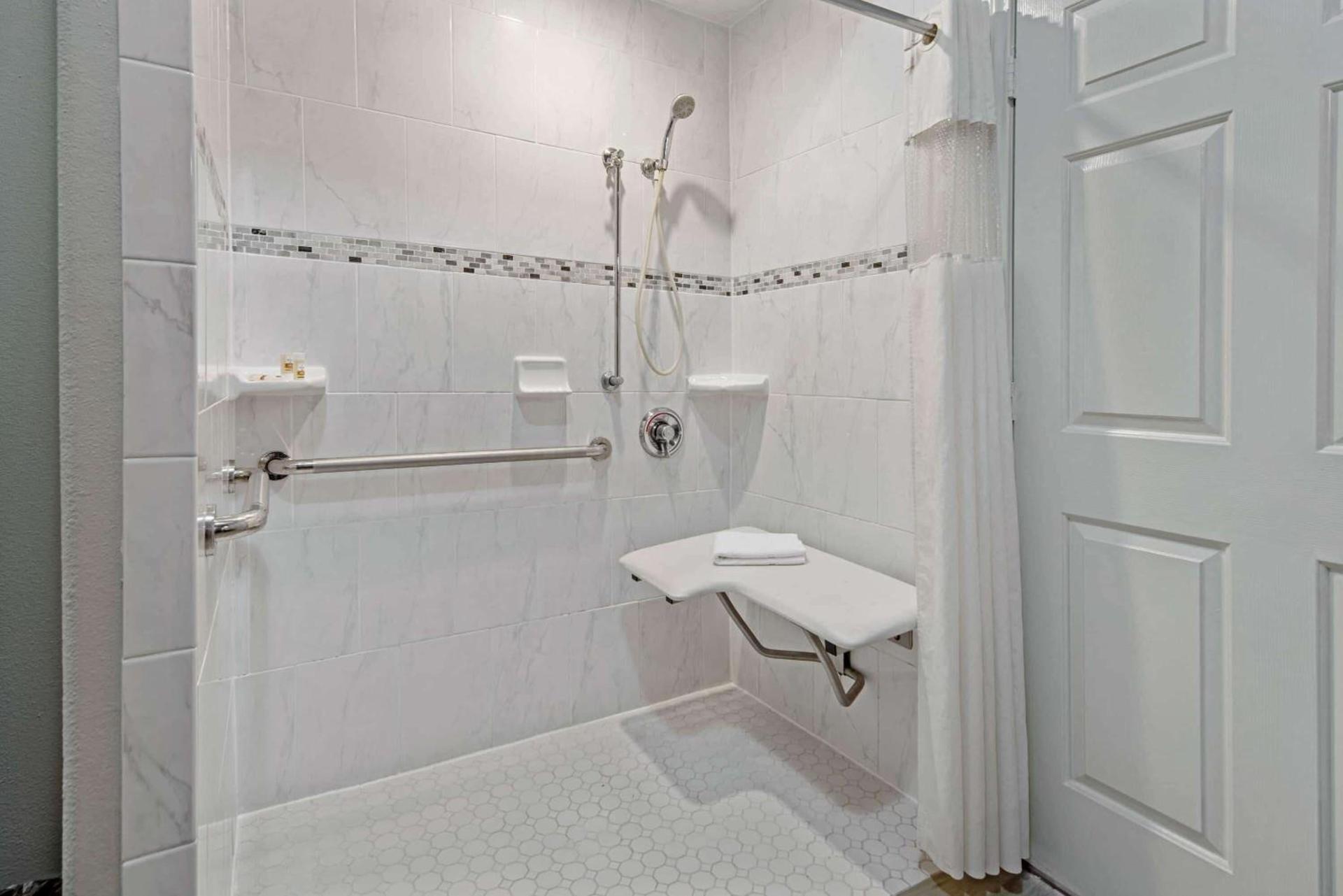 La Quinta by Wyndham Brownsville North photo 38