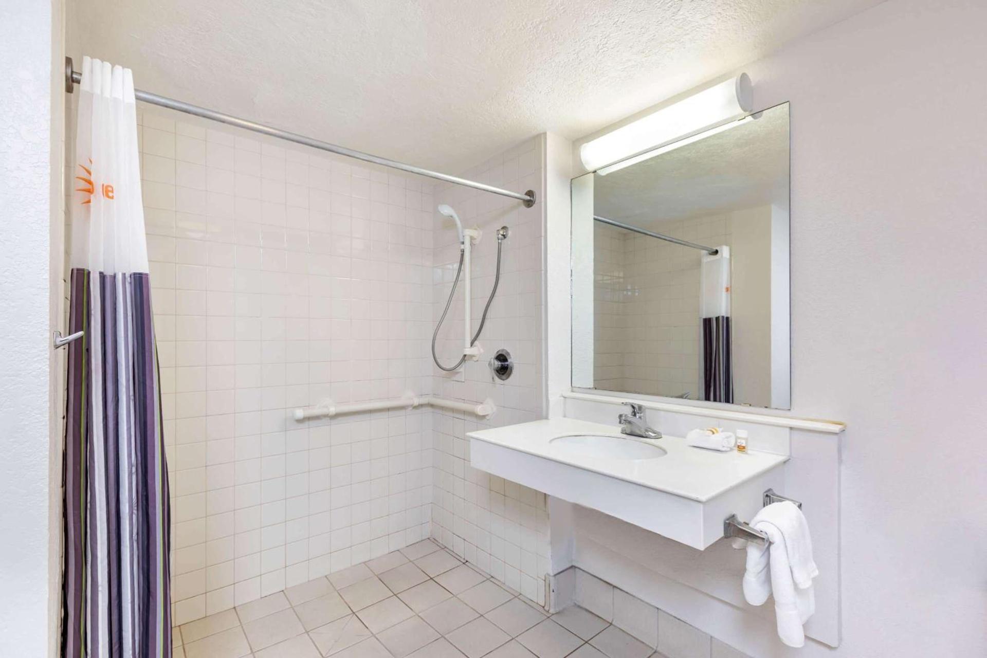 La Quinta Inn by Wyndham El Paso West photo 2