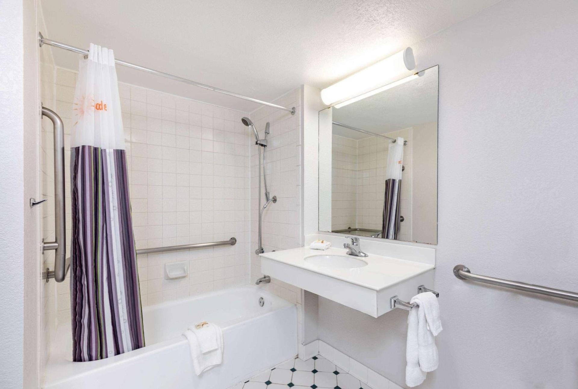 La Quinta Inn by Wyndham El Paso West photo 3