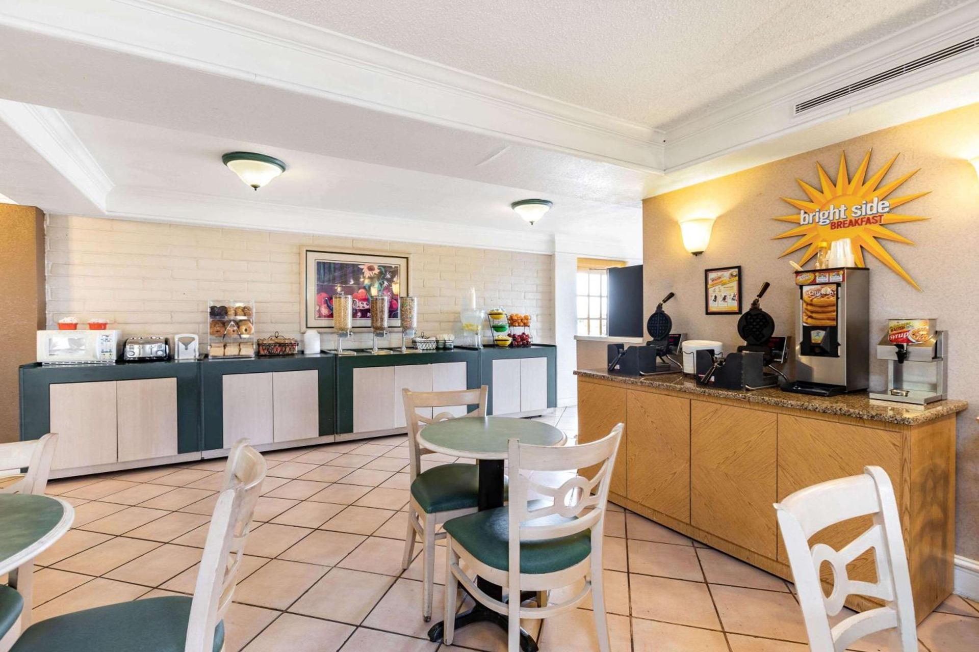 La Quinta Inn by Wyndham El Paso West photo 4
