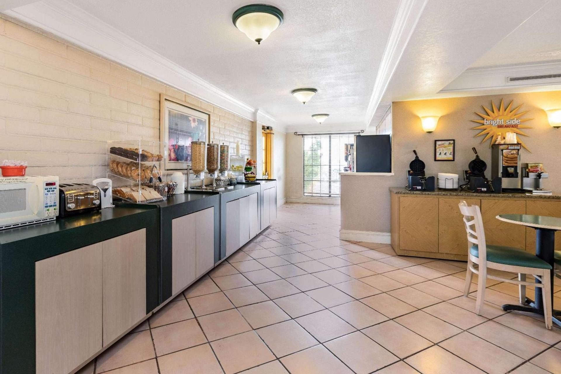 La Quinta Inn by Wyndham El Paso West photo 5