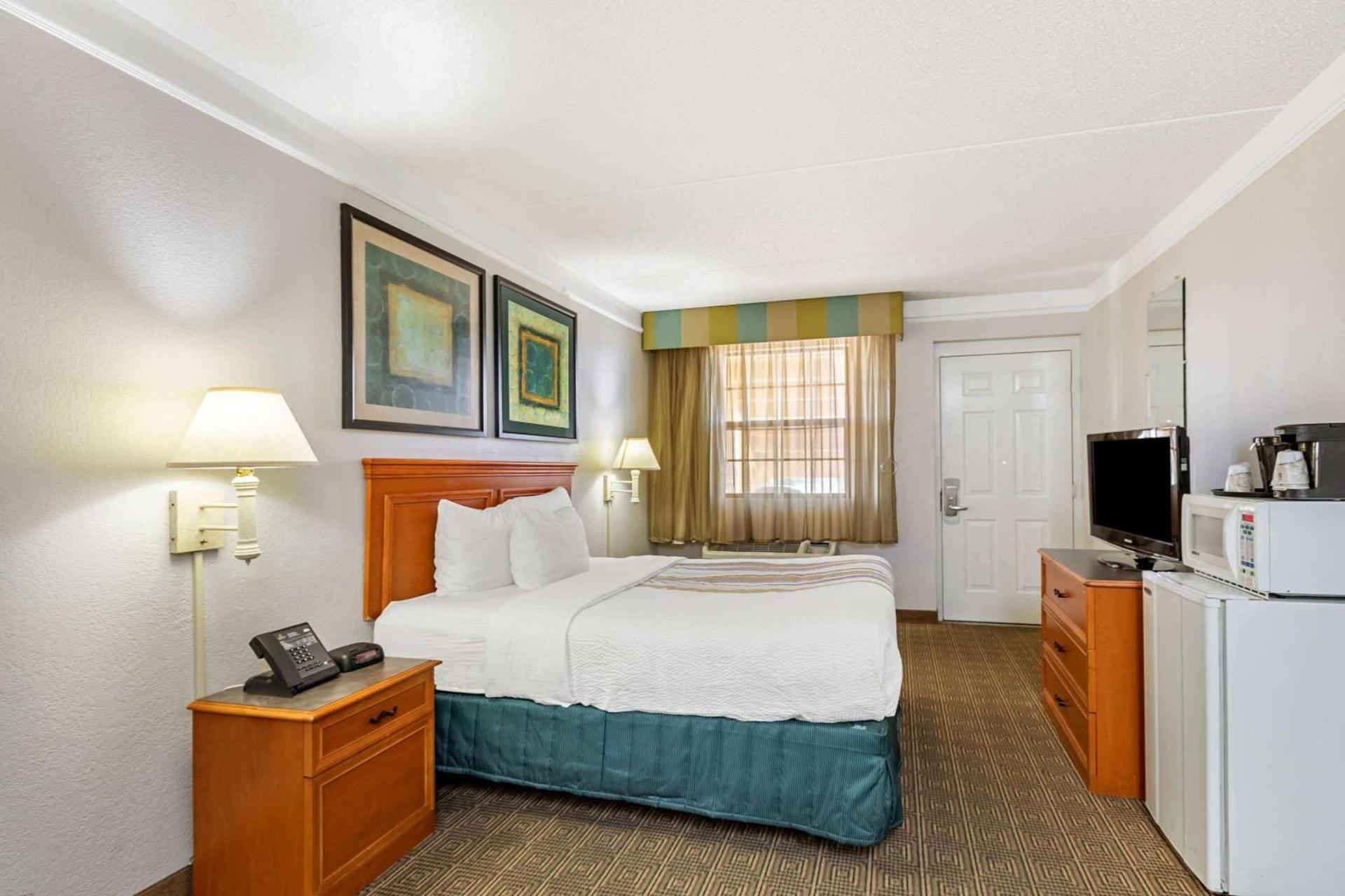 La Quinta Inn by Wyndham El Paso West photo 14