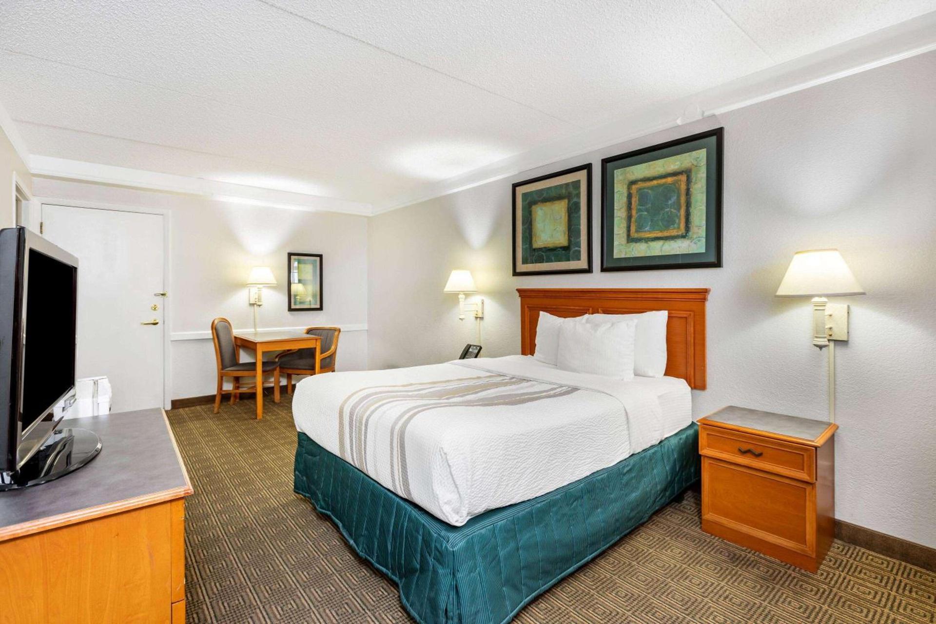 La Quinta Inn by Wyndham El Paso West photo 23