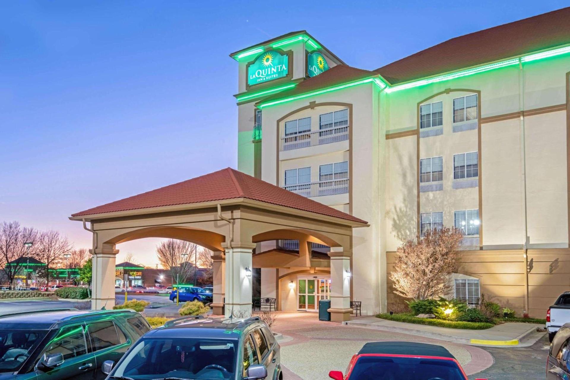 La Quinta by Wyndham Oklahoma City - Moore photo 2