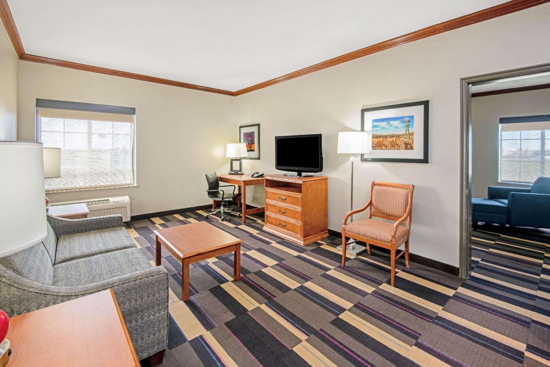 La Quinta by Wyndham Oklahoma City - Moore photo 6