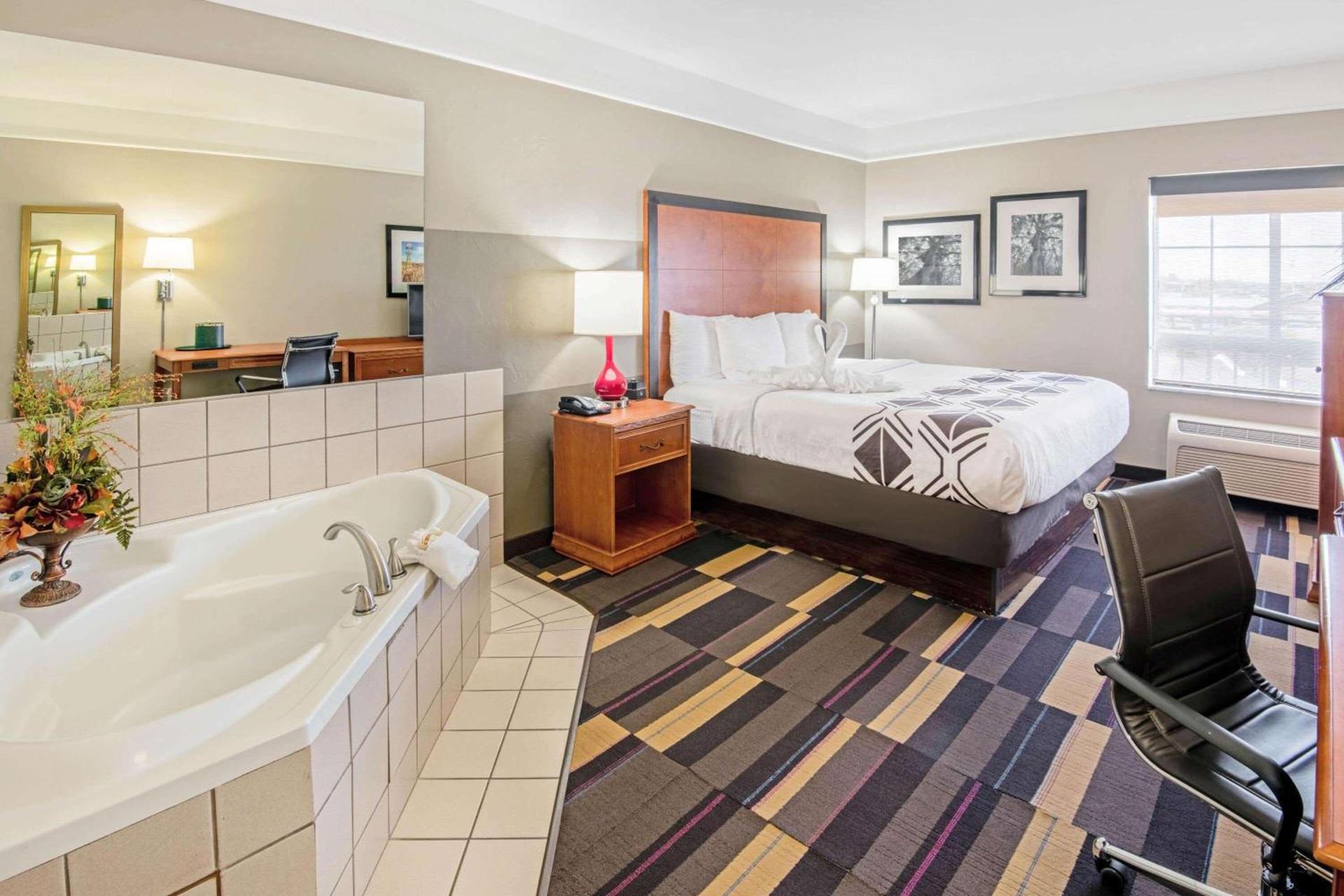La Quinta by Wyndham Oklahoma City - Moore photo 8