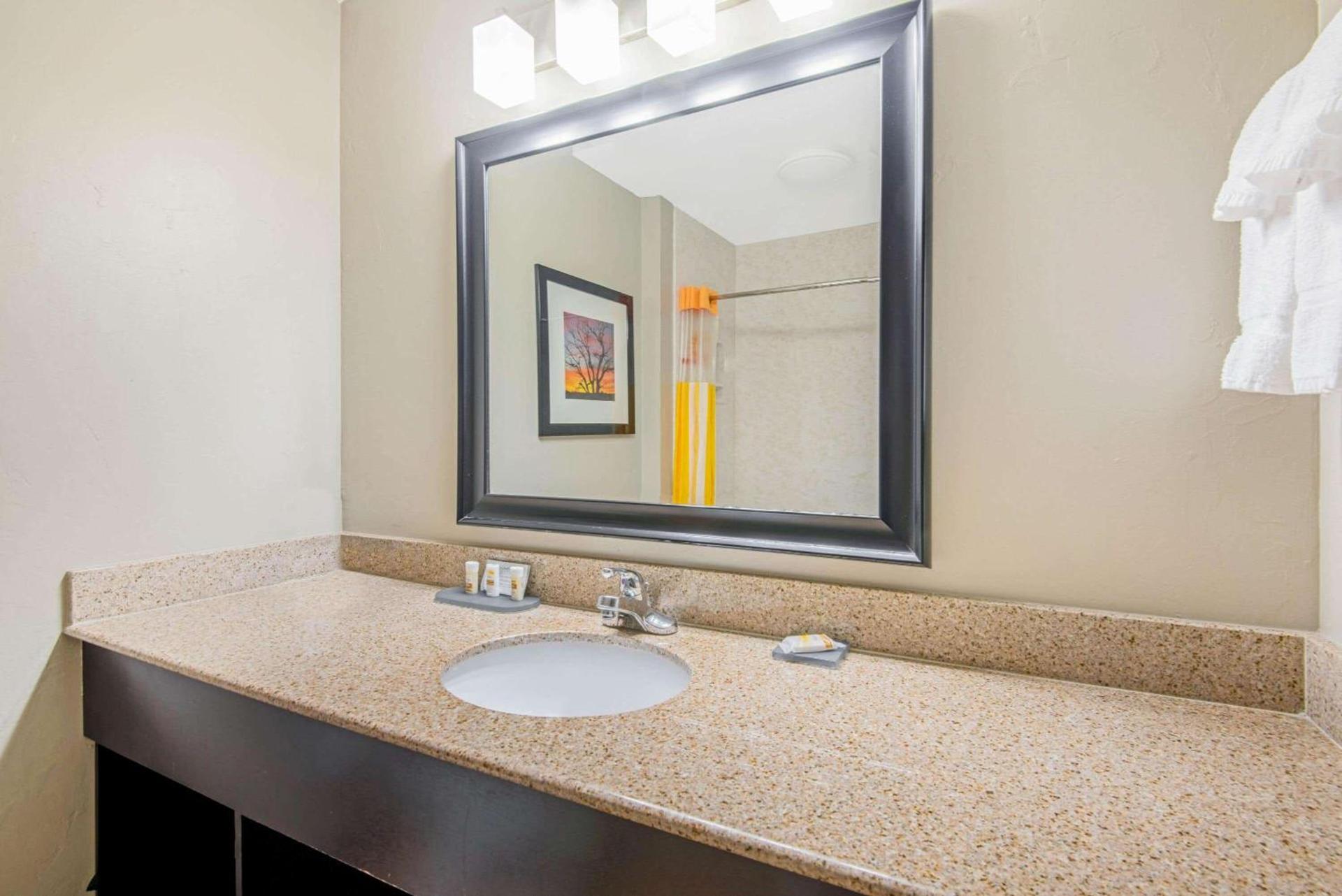 La Quinta by Wyndham Oklahoma City - Moore photo 17