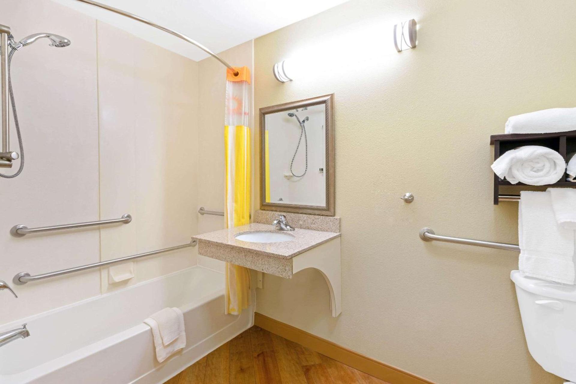 La Quinta by Wyndham Stillwater -University Area photo 2