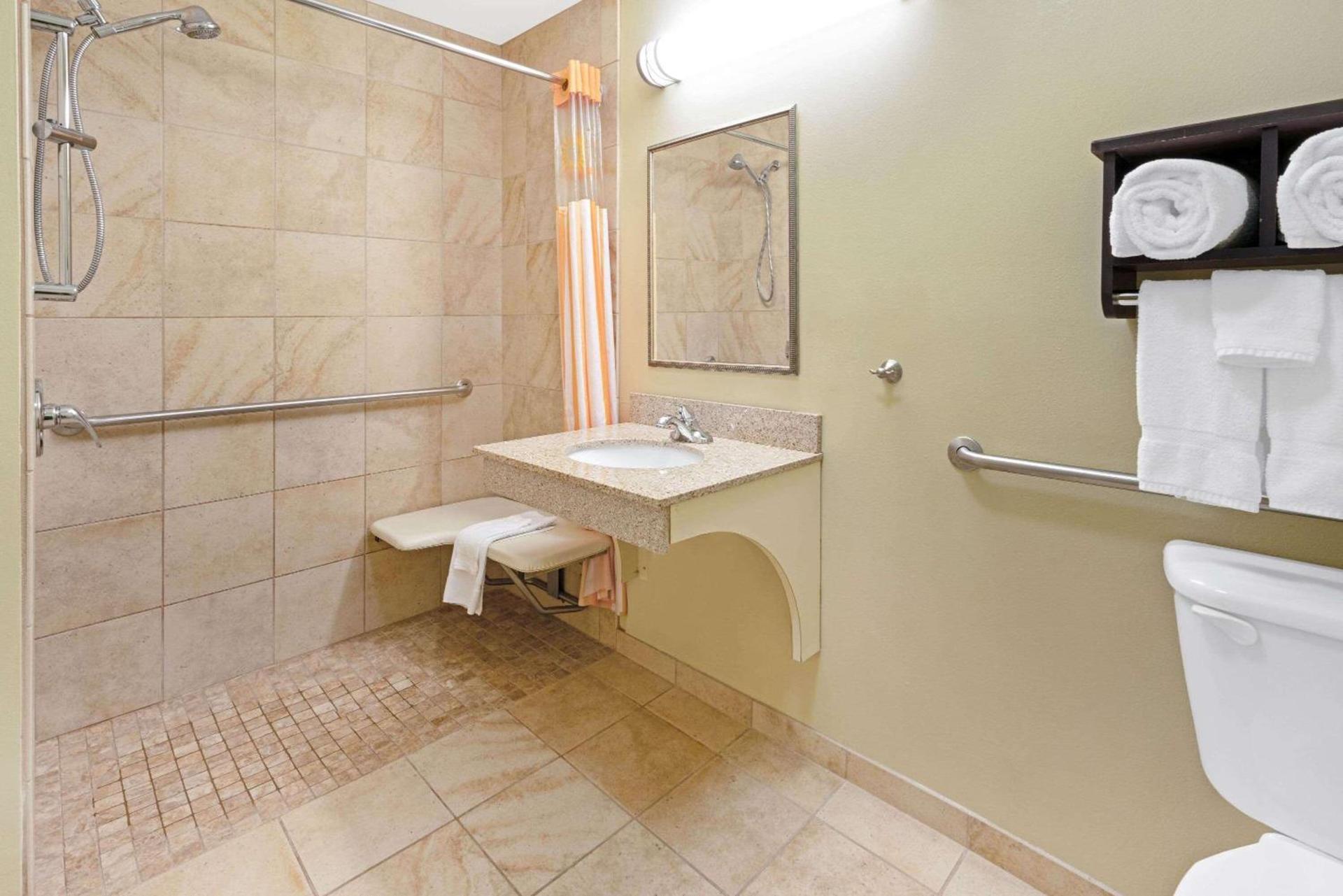 La Quinta by Wyndham Stillwater -University Area photo 5