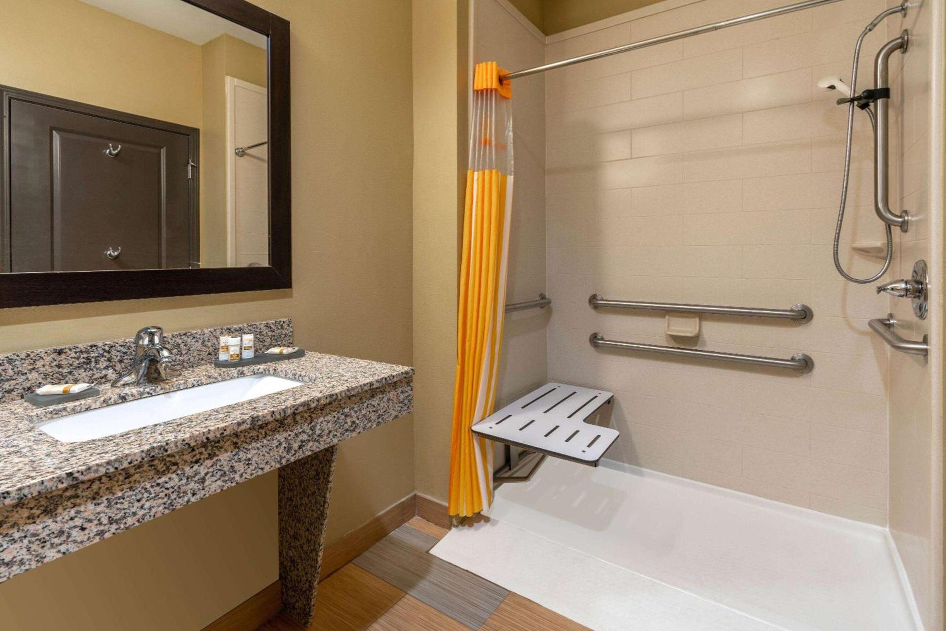 La Quinta by Wyndham Muskogee photo 40